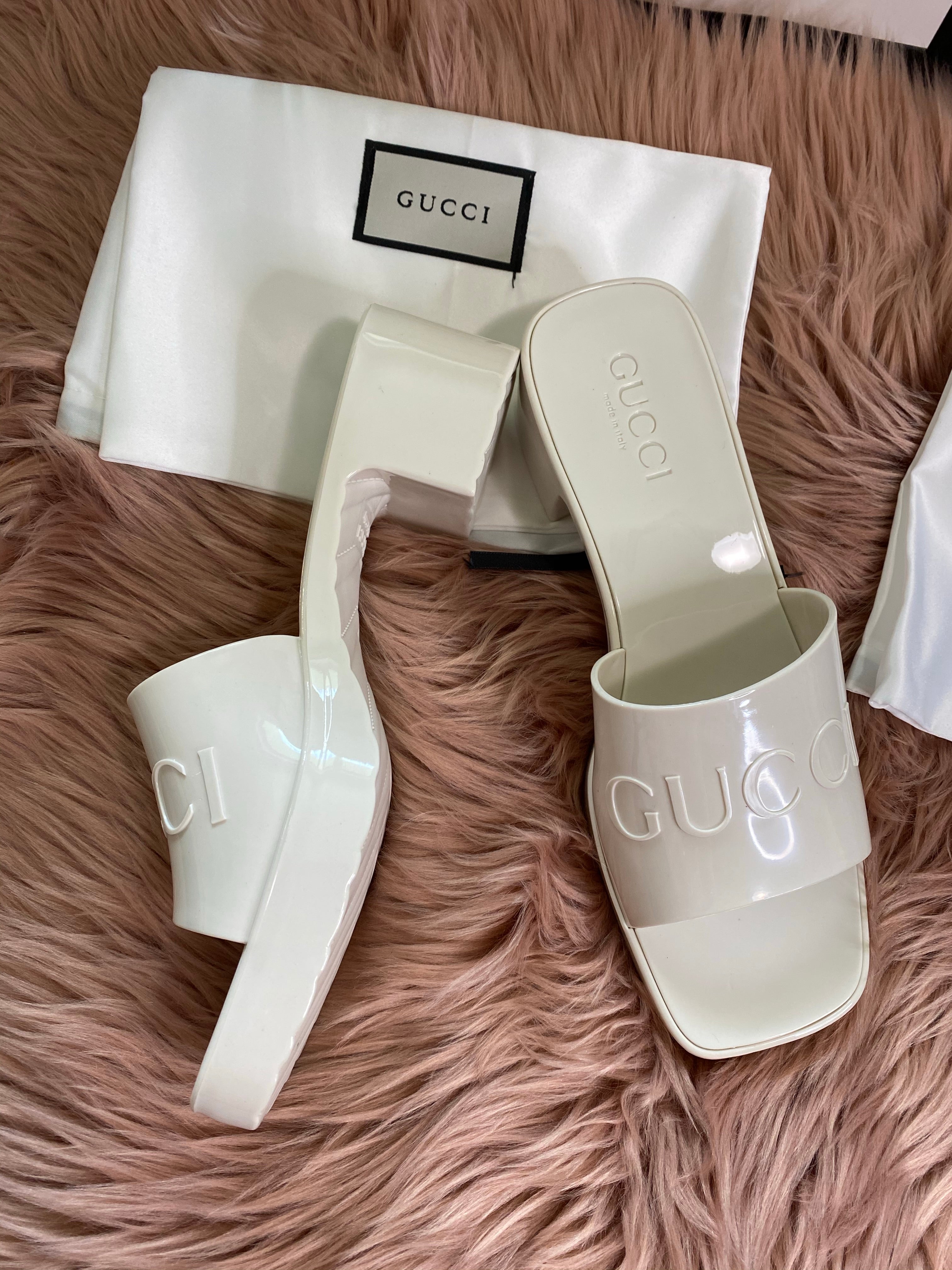 TOP GUCCI GG Logo Embossed Rubber Mules - White
