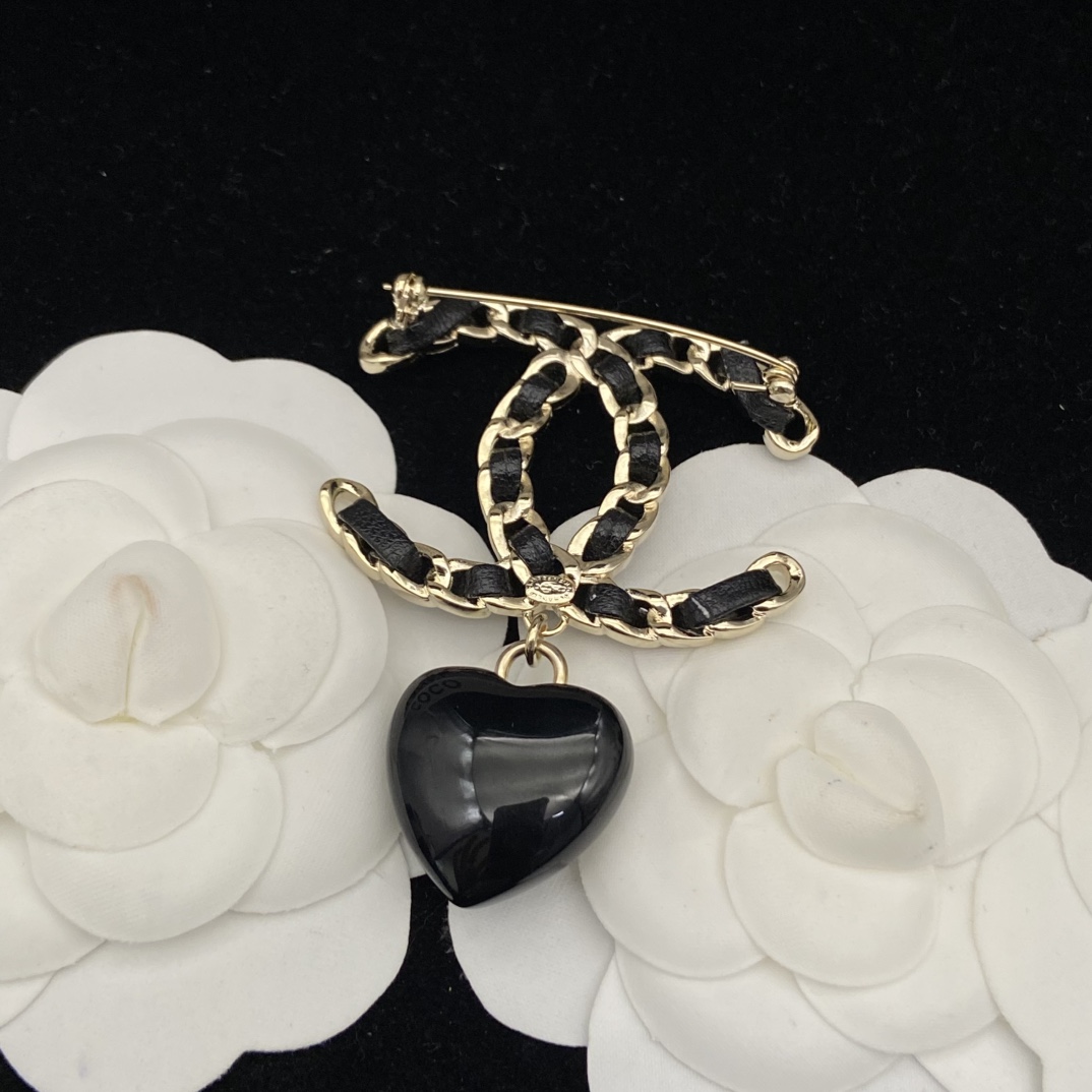 TOP CHANEL CC Heart Brooch - Black