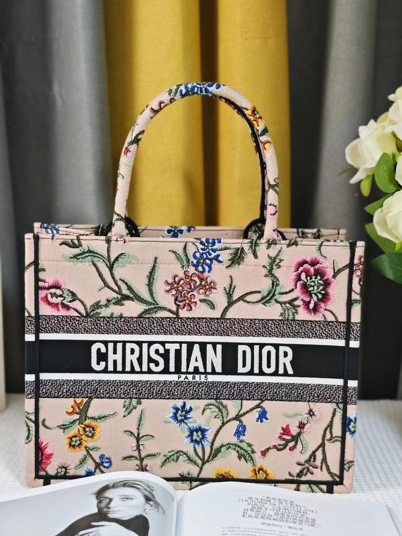 TOP Christian Dior Book Tote Bag Jadin d'Hiver Embroidery36X27.5X16.5 cm - Medium - Pink Multicolored