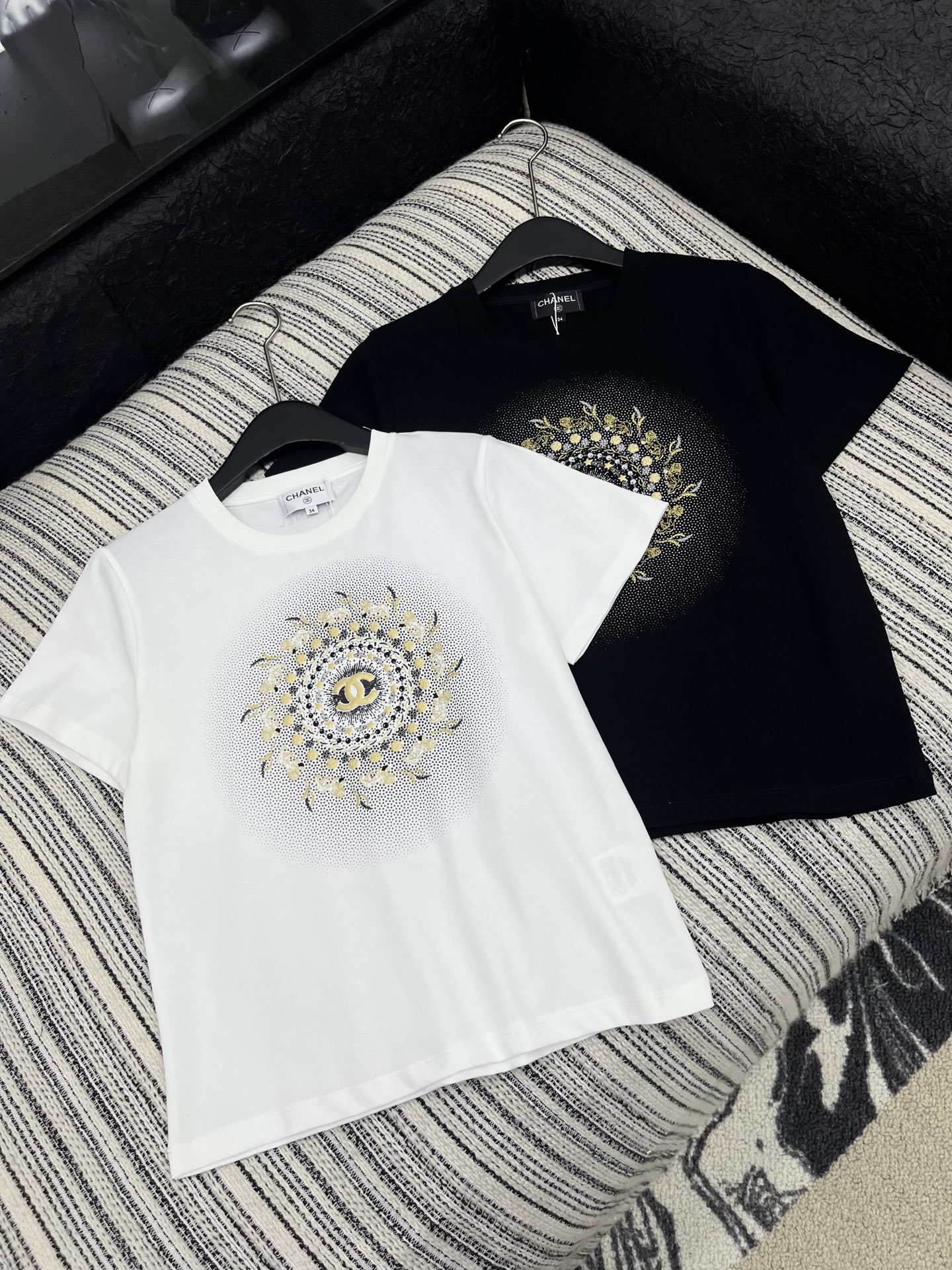 TOP CHANEL Women's T-shirt - 2 Colors