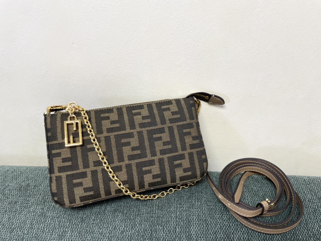 TOP FENDI Classic Mahjong Bag 20×3×13cm