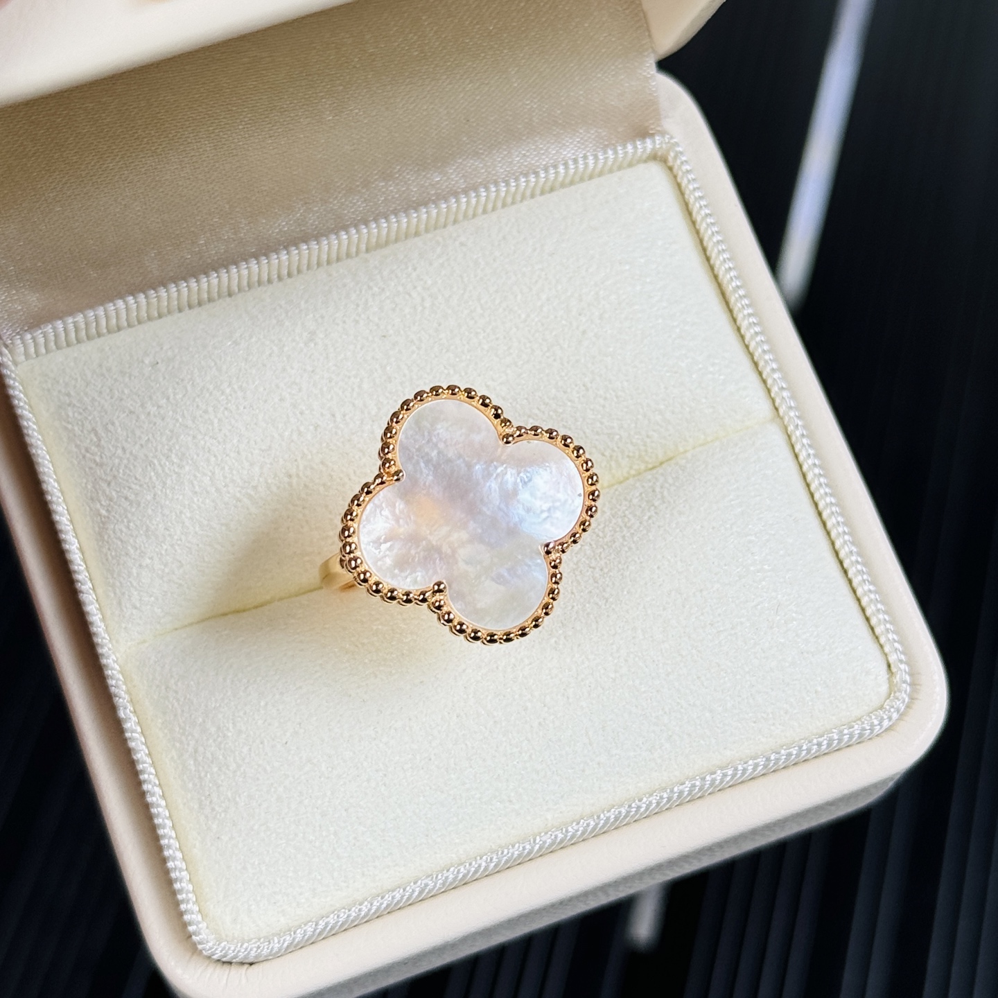 TOP Van Cleef & Arpels Magic Alhambra Ring  - Gold