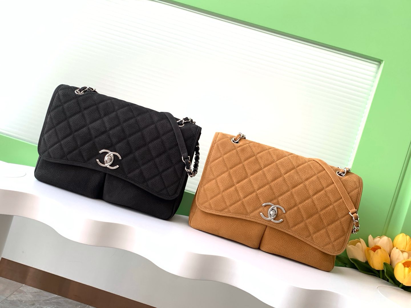 TOP CHANEL Vintage Chain Bag with Pockets 25×35×10cm -2 Color