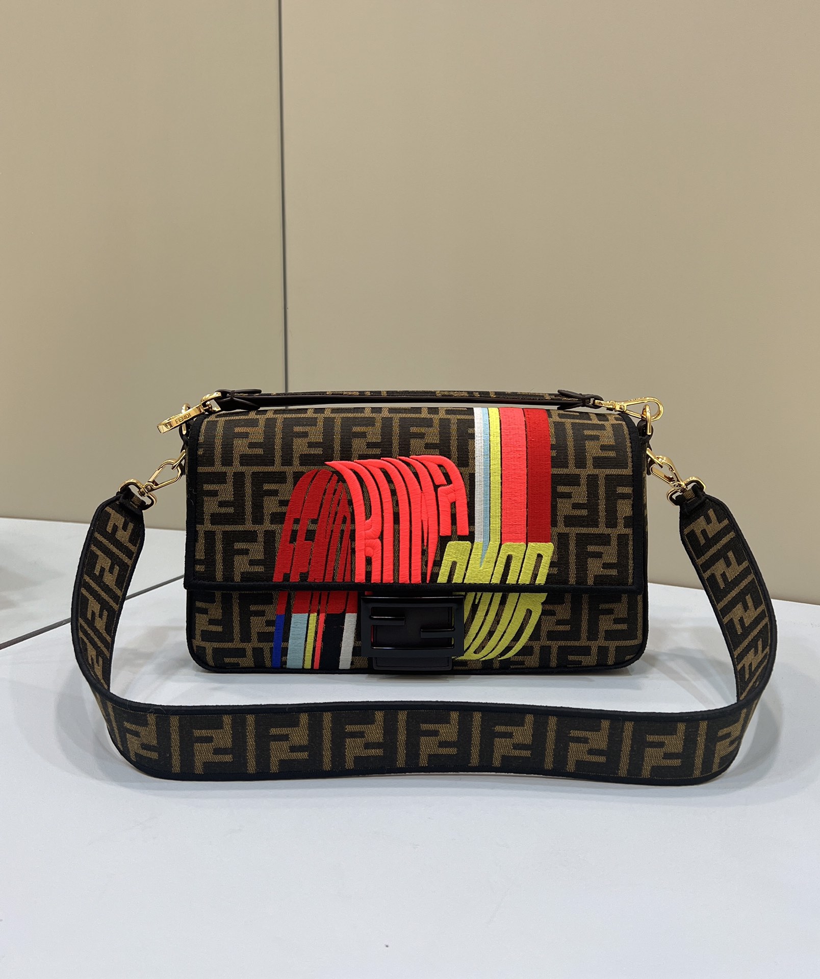 TOP FENDI Embroidered Baguette Bags 32×6×16cm