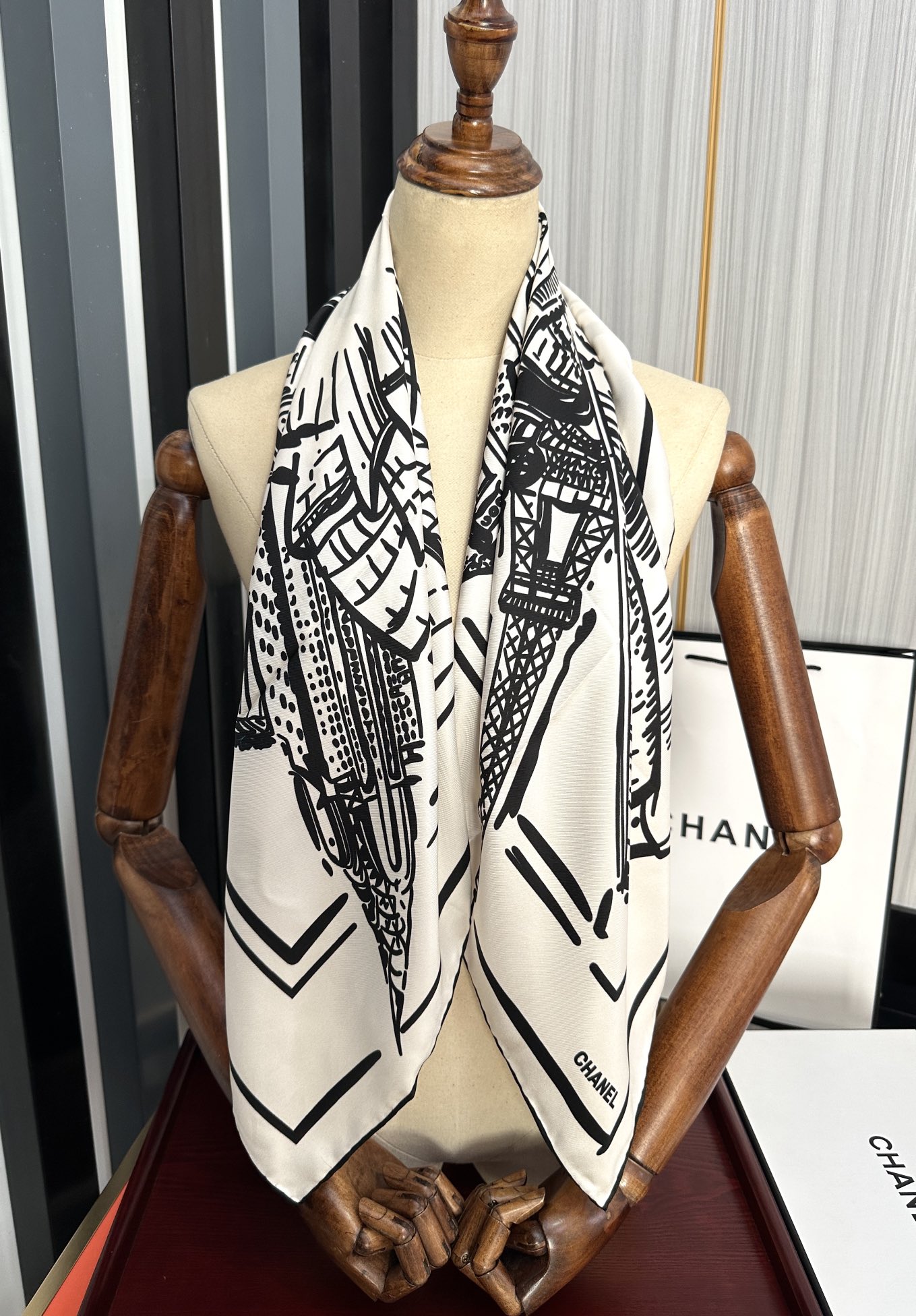 TOP CHANEL City Buildings Square Scarves 90 x 90 cm - 2 Colors