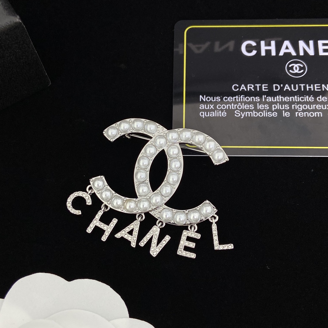 TOP CHANEL Brooch Collections