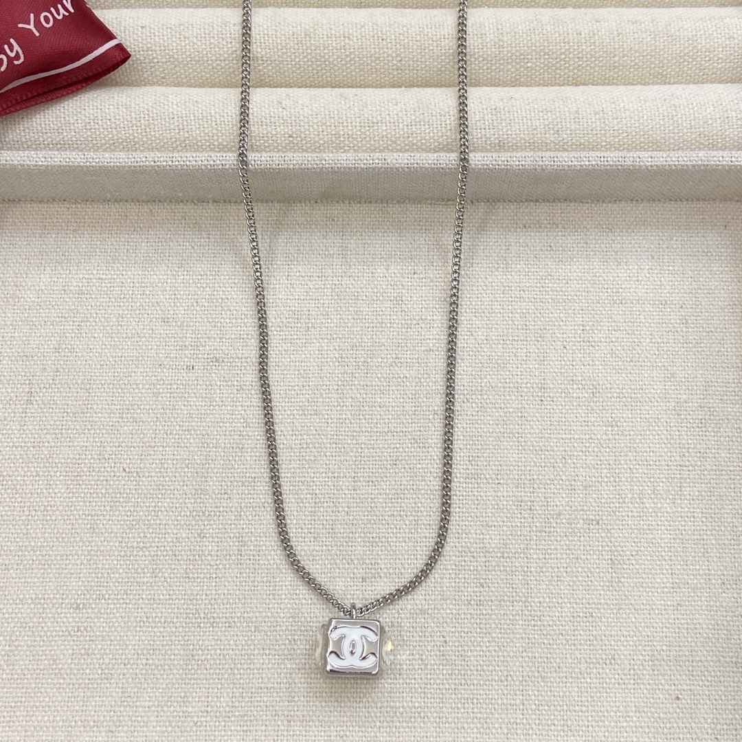 TOP CHANEL CC Necklace - 2 Colors