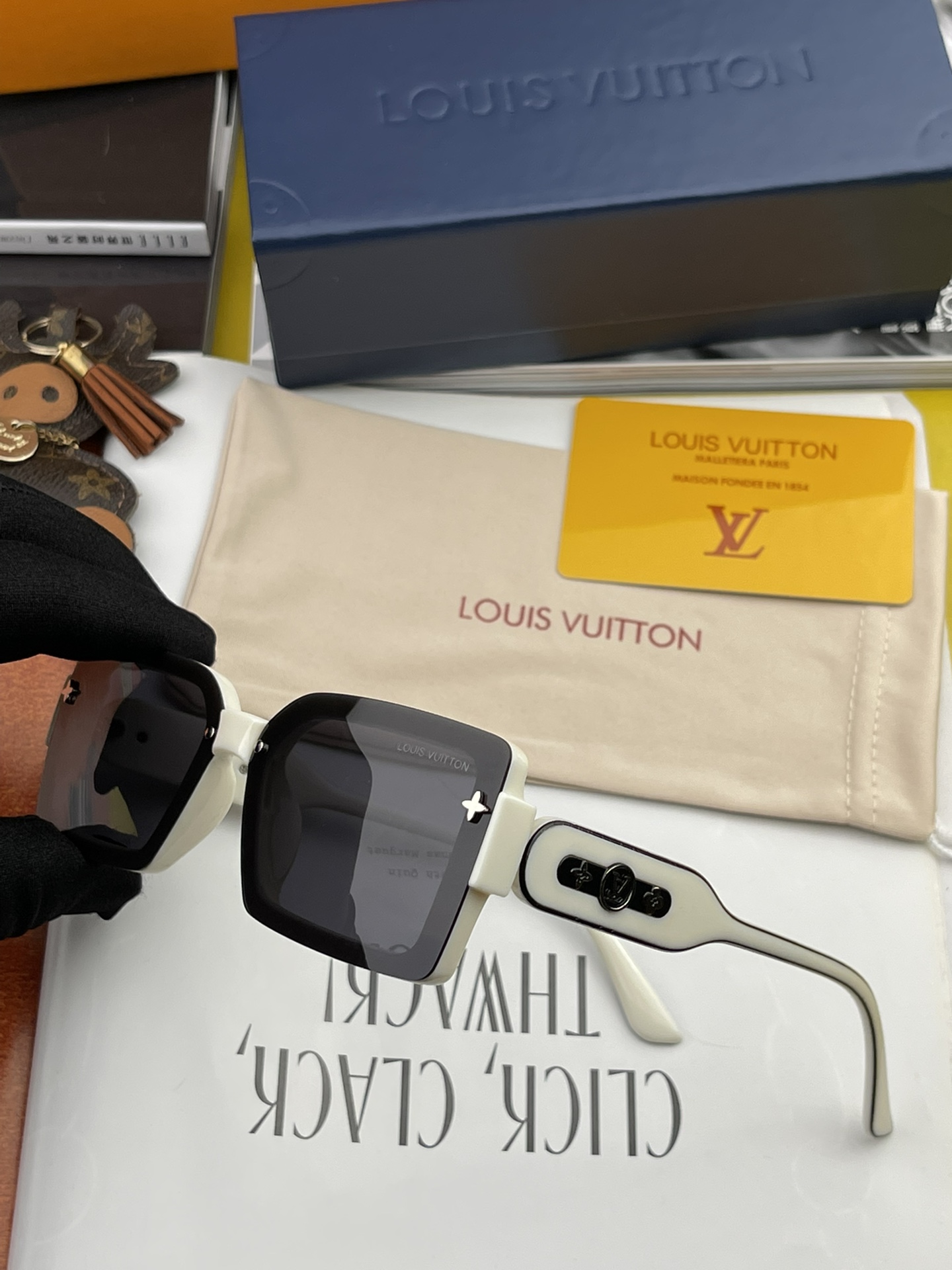 TOP Louis Vuitton LV Sunglasses  - 3 Color