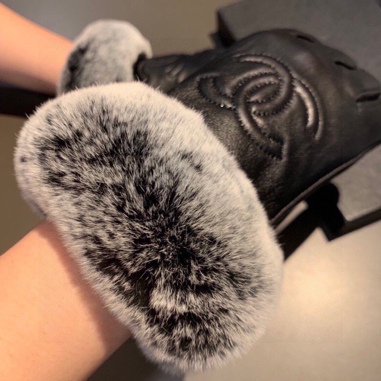 TOP CHANEL Gloves with Fur - Black
