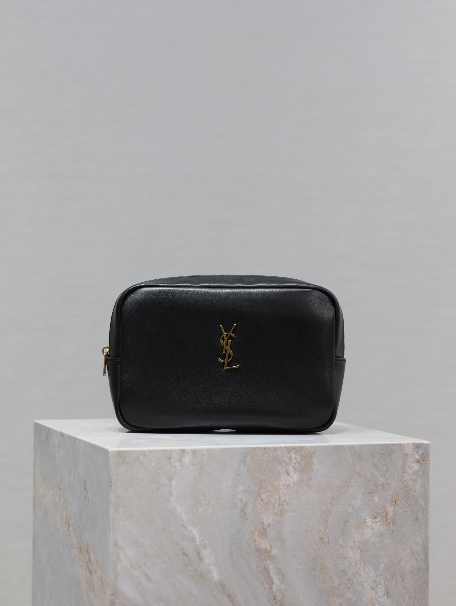 TOP Yves Saint Laurent YSL Le Calypso Cosmetic Bag 21×14×6.5cm - Black