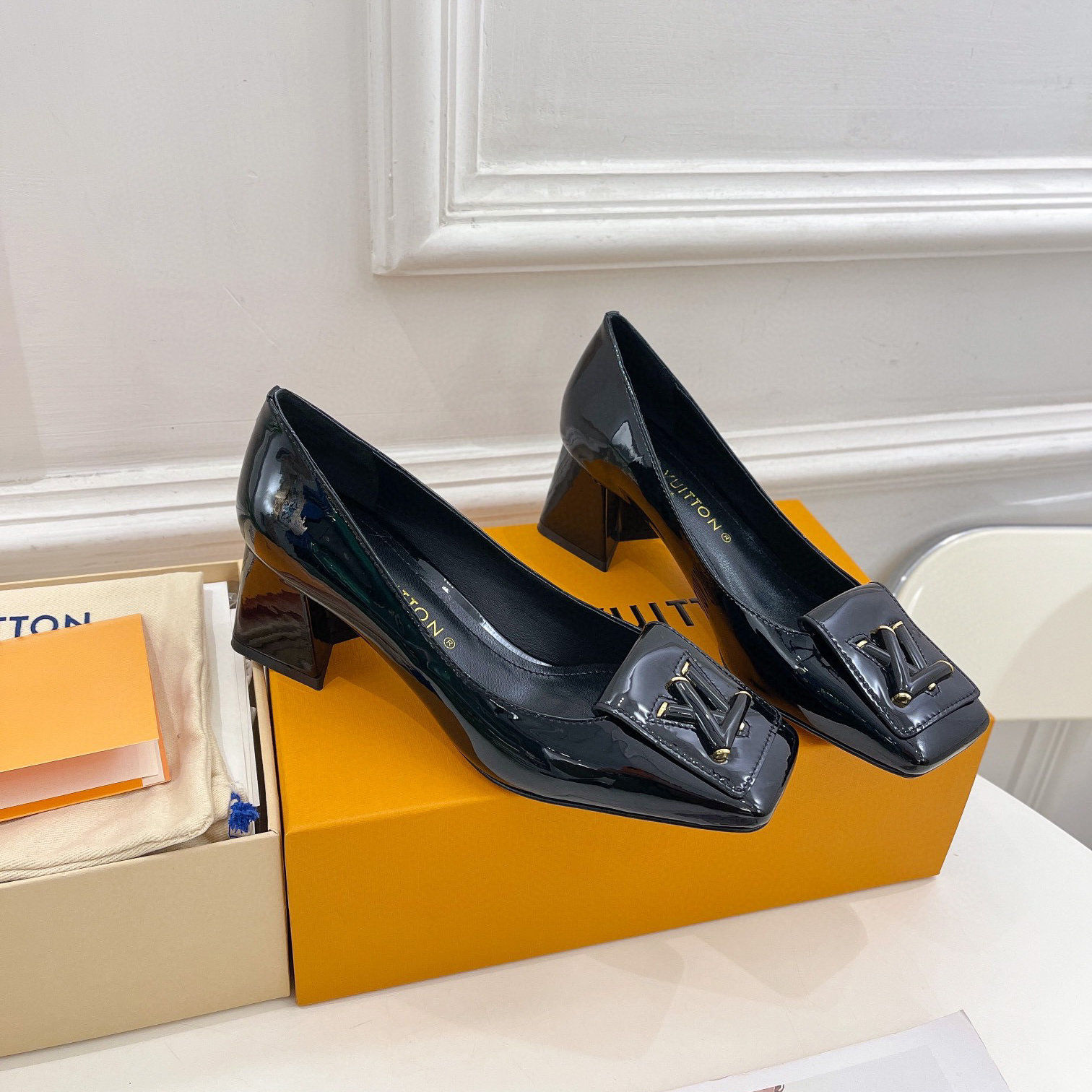 Louis Vuitton LV Trendy Casual Chunky Heels Slide Sandal (Replica)