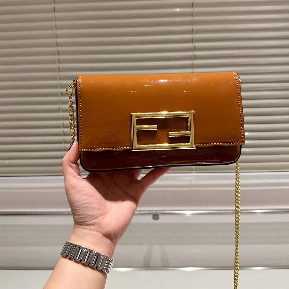 FENDI Chain Wallet Crossbody Bag(Replica)