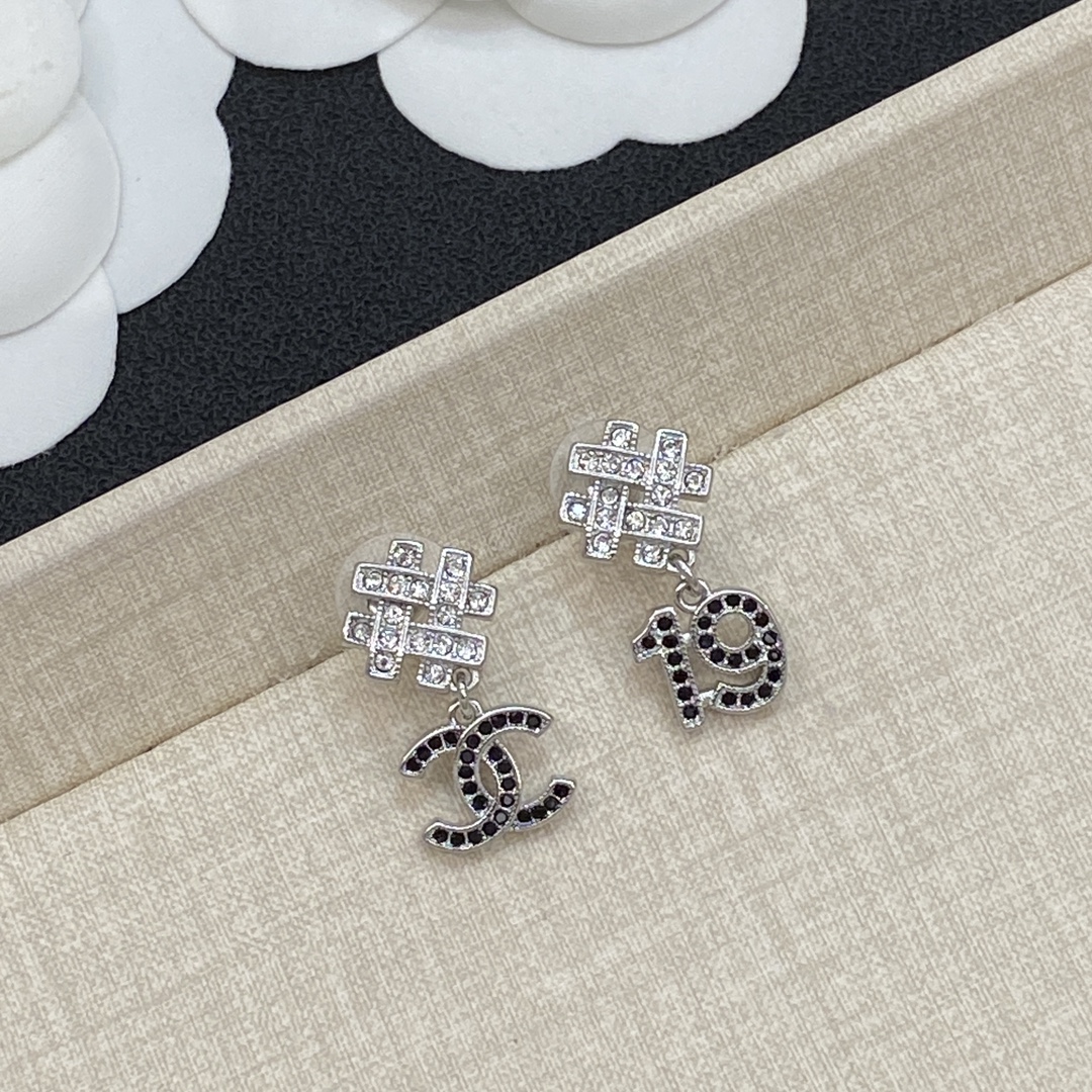 TOP CHANEL CC Earrings - 2 Colors