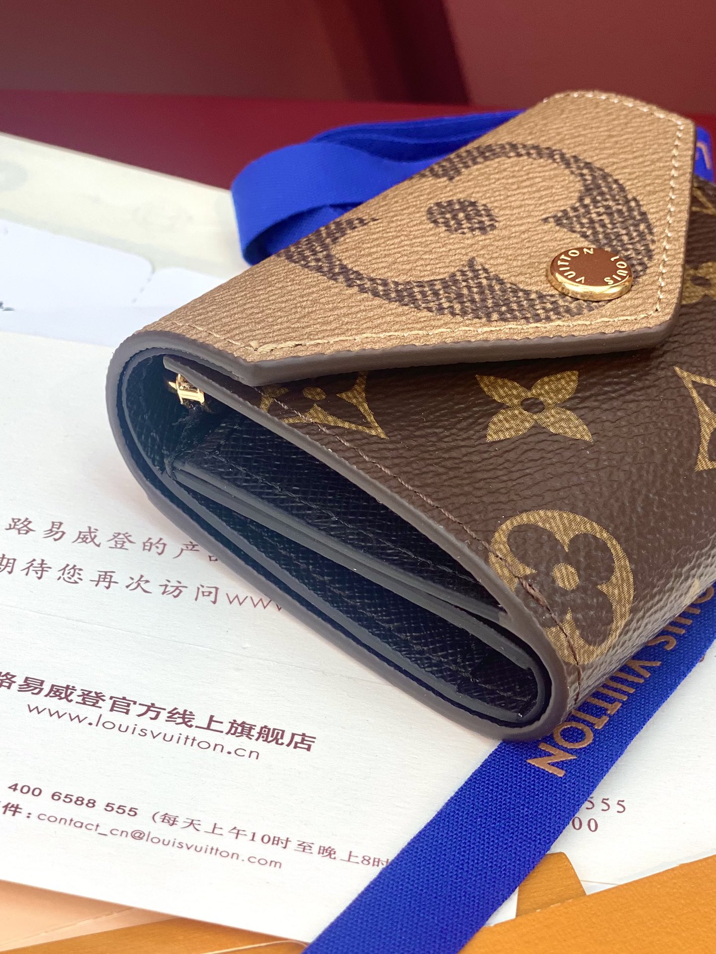 TOP Louis Vuitton LV Zoé Wallet Monogram Reverse Canvas 7.5x3x9.5cm - Khaki/Brown