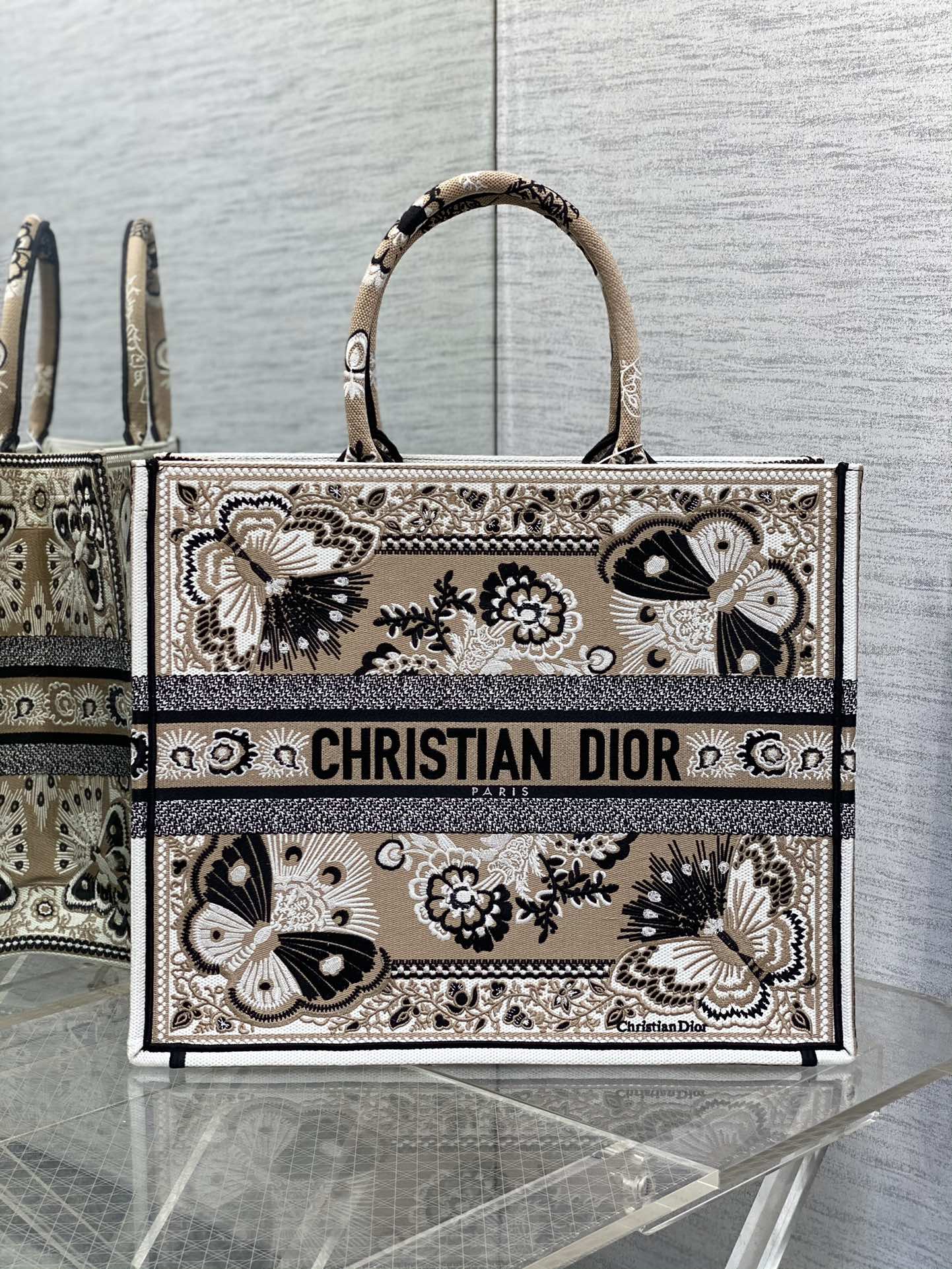 TOP Christian Dior Butterfly Embroidery Pattern Tote Handbags 36cm/41cm - 2 Sizes