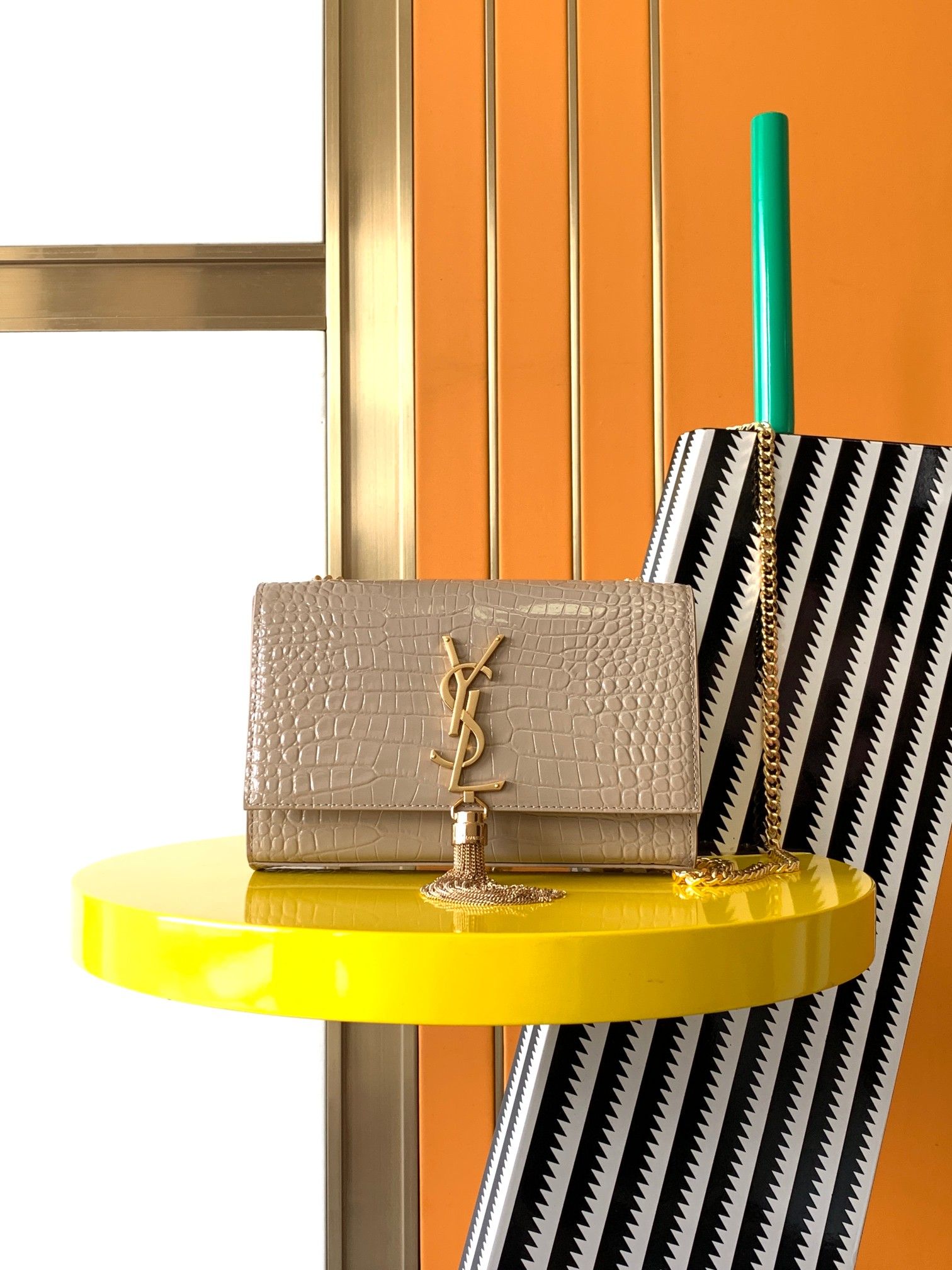 TOP Yves Saint Laurent YSL Cowhide Kate Bag - 20x12x5cm & GHW