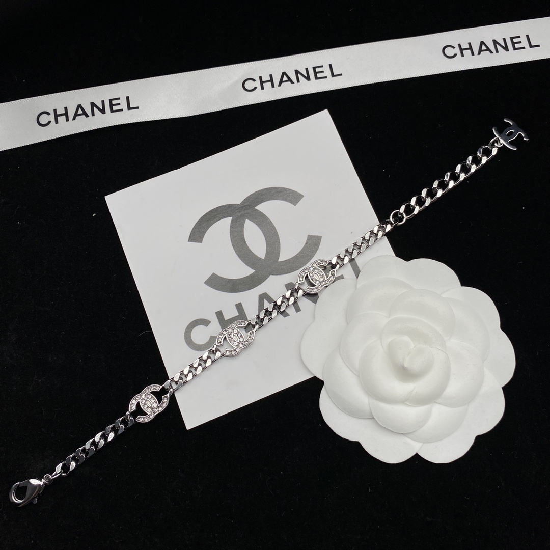 TOP CHANEL Silver Necklace Bracelet Set
