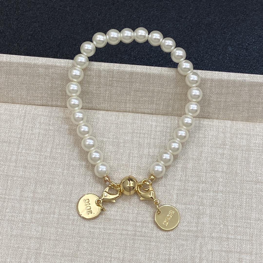 TOP Christian Dior CD Pearl Bracelet - 2 Style