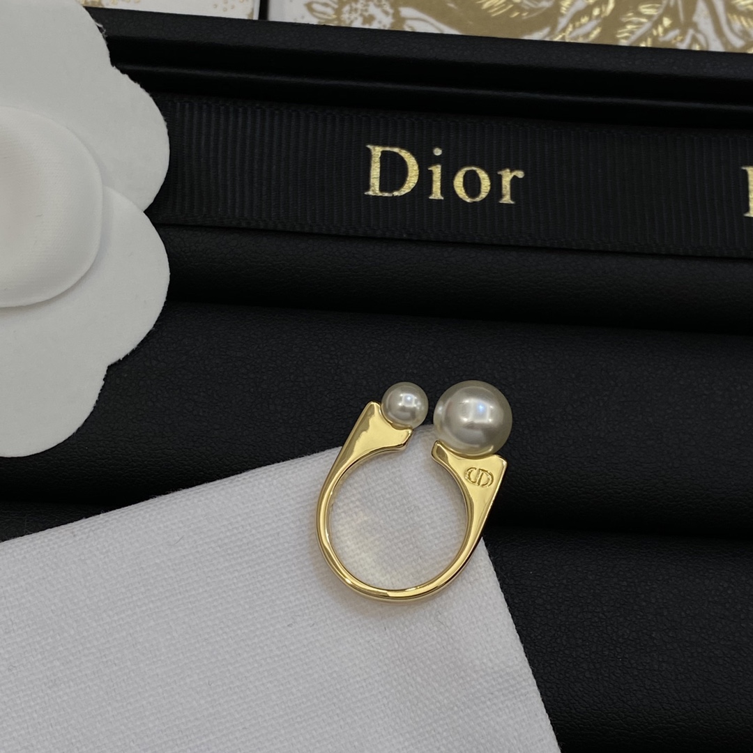 TOP Christian Dior Ring with Pearl - Gold