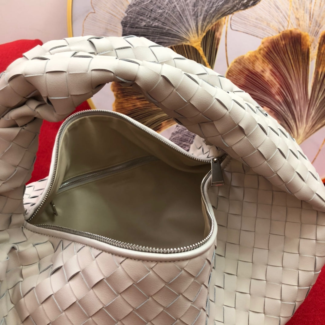 TOP Bottega Veneta BV  Jodie Shoulder Bag - White