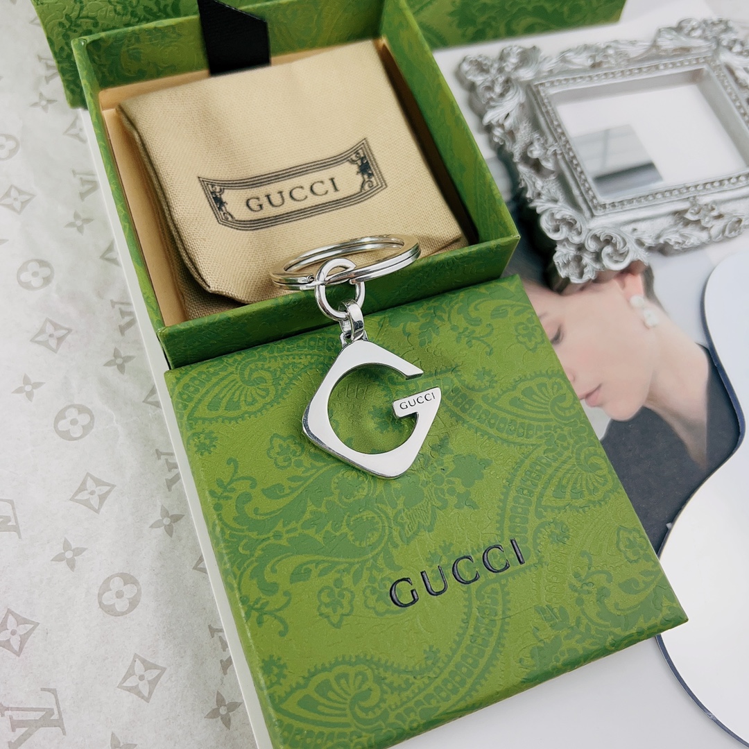 TOP GUCCI Men's/Women's Keychains - Silver