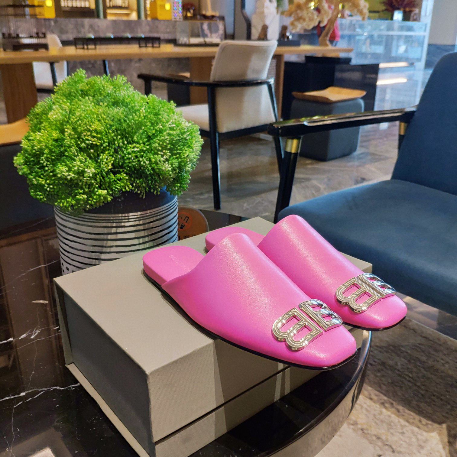 Balenciaga Leather Round toe Slippers Slide Sandal(Replica)