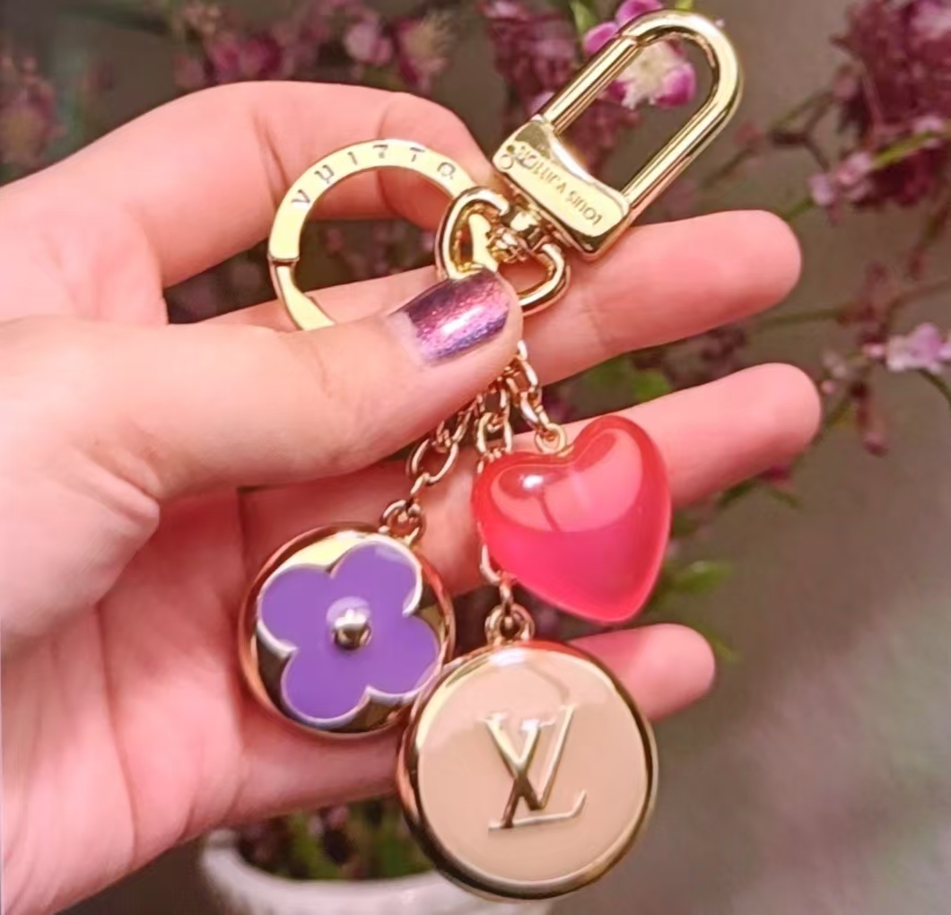 TOP Louis Vuitton LV Keychain - Gold