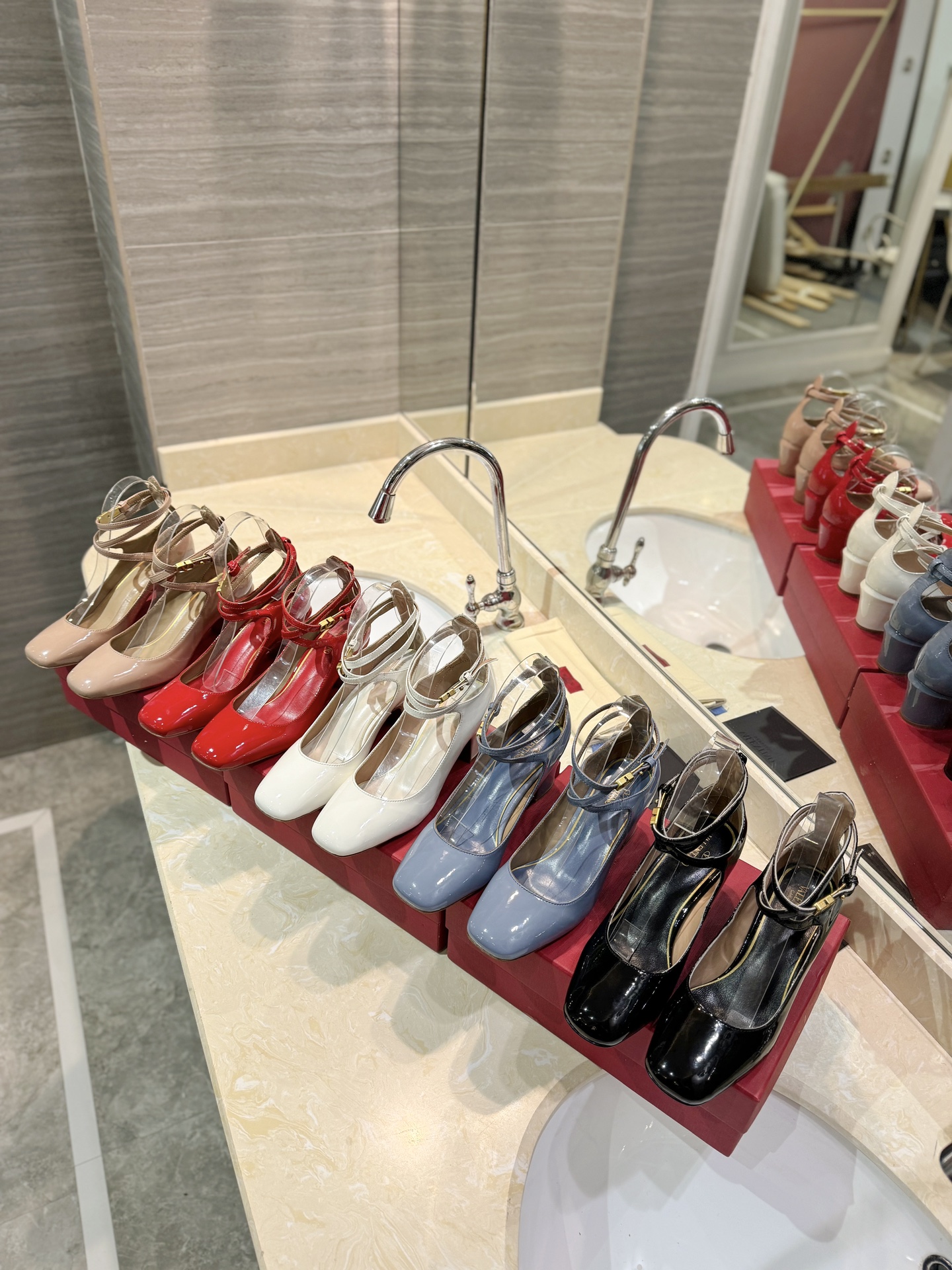 TOP VALENTINO High Heel Pumps with VLogo Signature - 5 Color