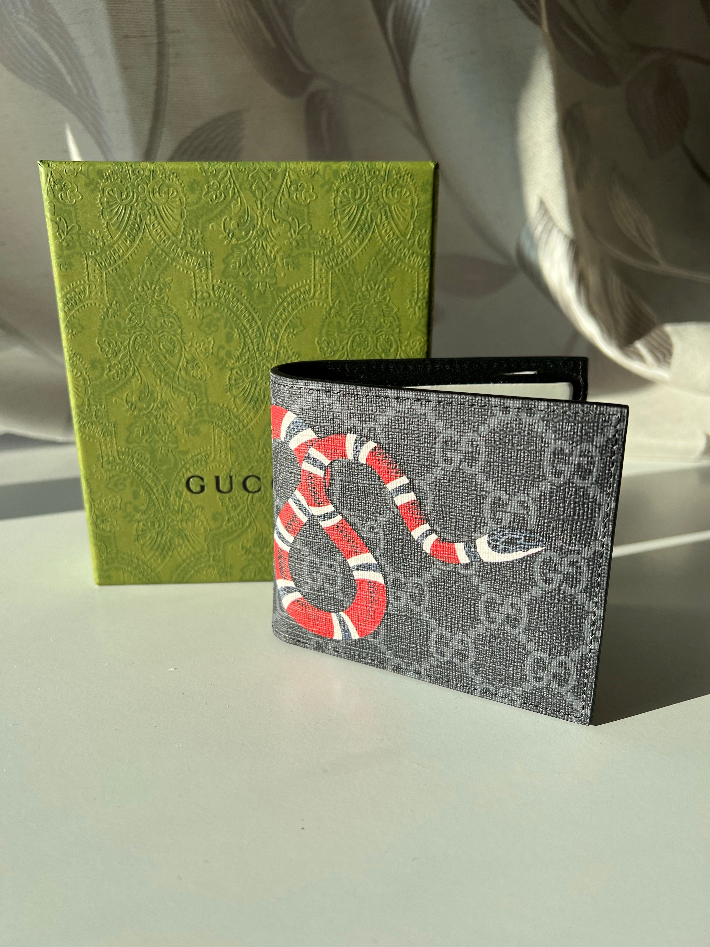 TOP GUCCI Snake Folding Wallet - Black