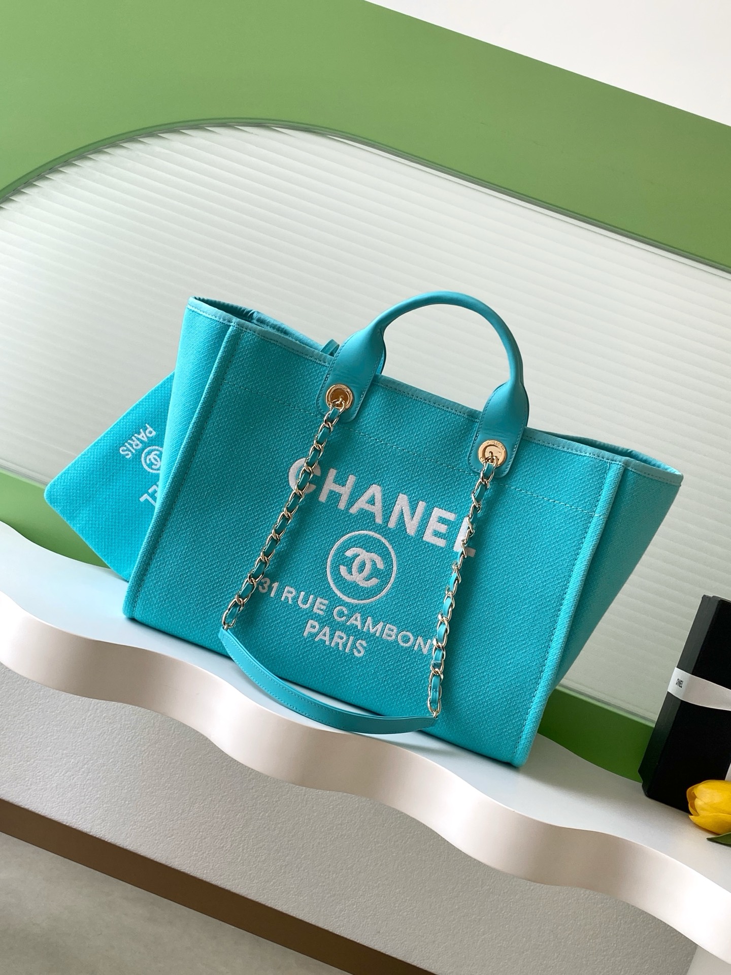 TOP CHANEL Beach Bag 38cm/33cm -  Beige