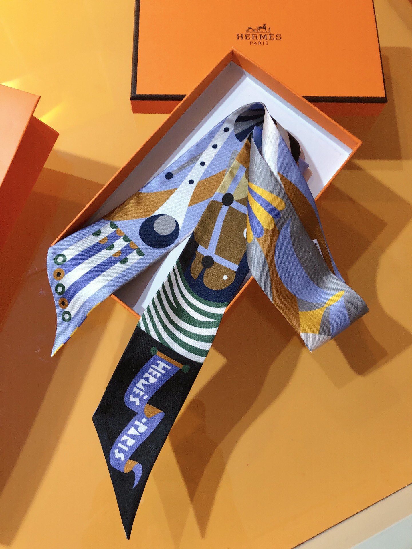 TOP HERMES Grand Parade Twilly Scarf 86 x 5 cm - 4 Colours