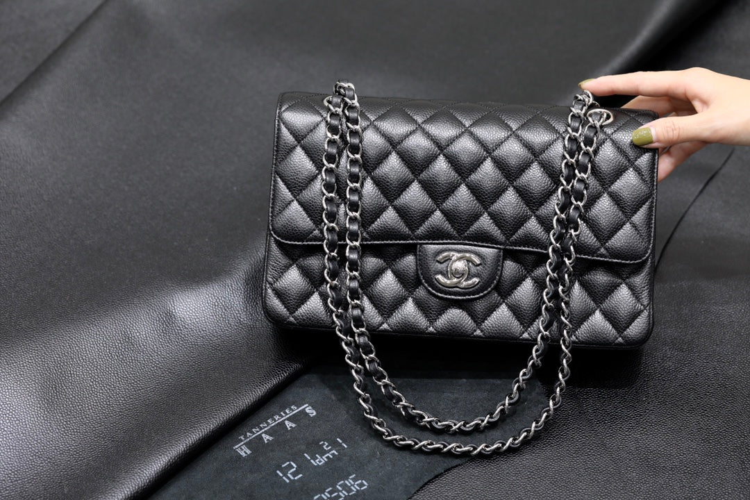 TOP CHANEL Classic Flap Bag Caviar Medium 25.5cm – Black & SHW