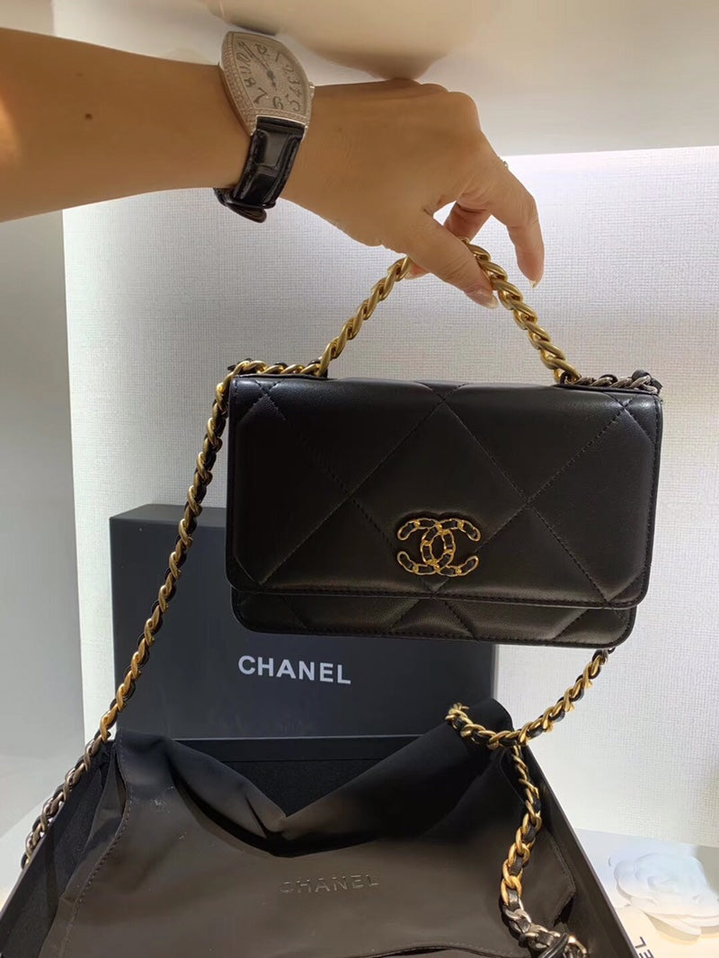TOP CHANEL 19 WOC Bag - Black