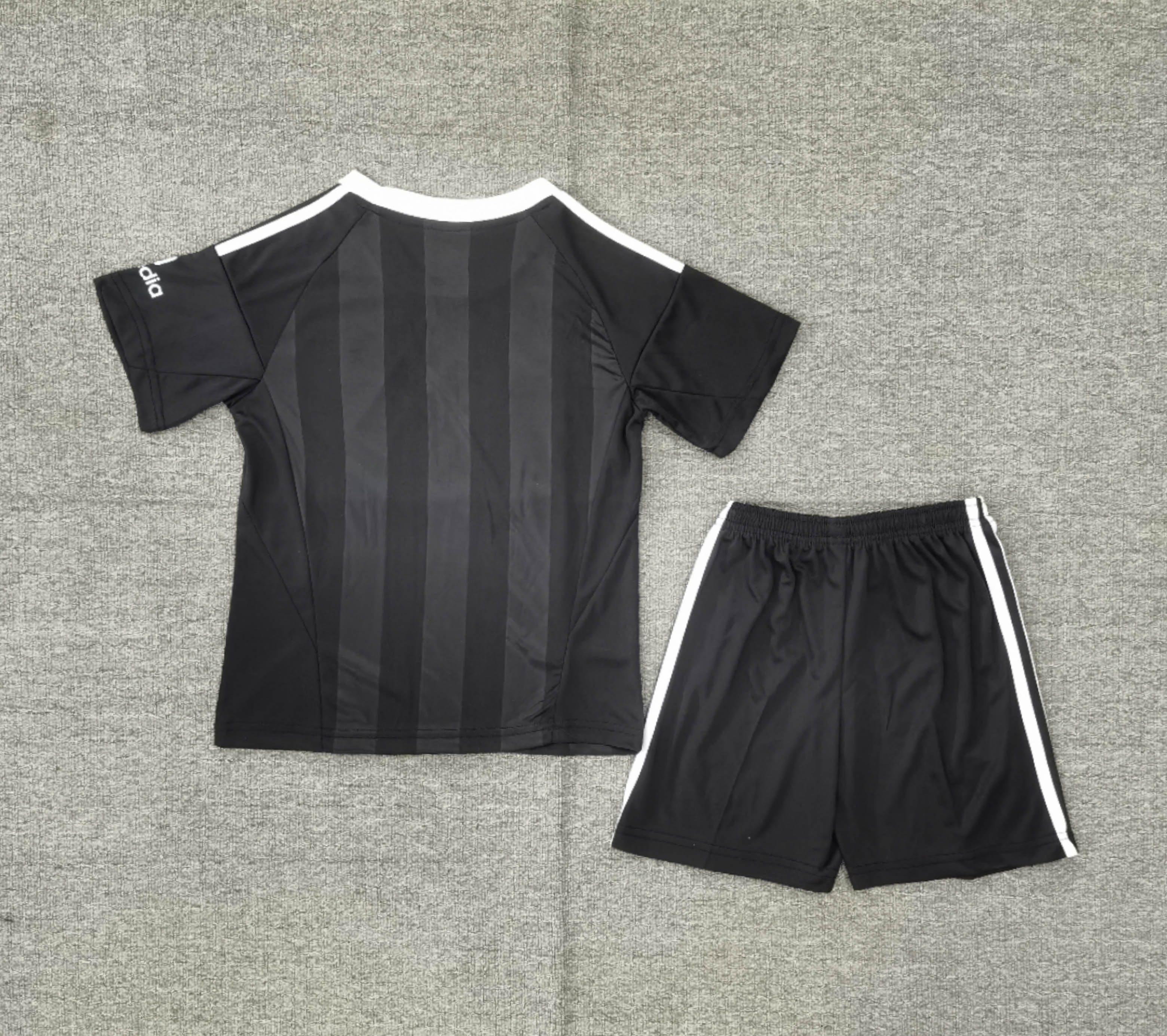 2025/2026 Liverpool Goalkeeper Black Soccer Jersey 1:1 Thai Quality Kids Size