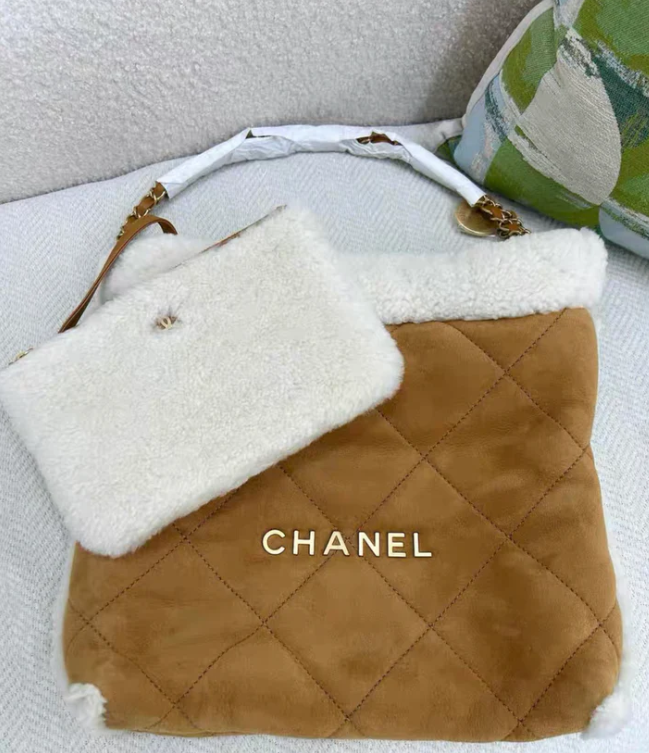 TOP CHANEL 23B 22 Shearling Hobo Bag 39-42-8cm - Brown