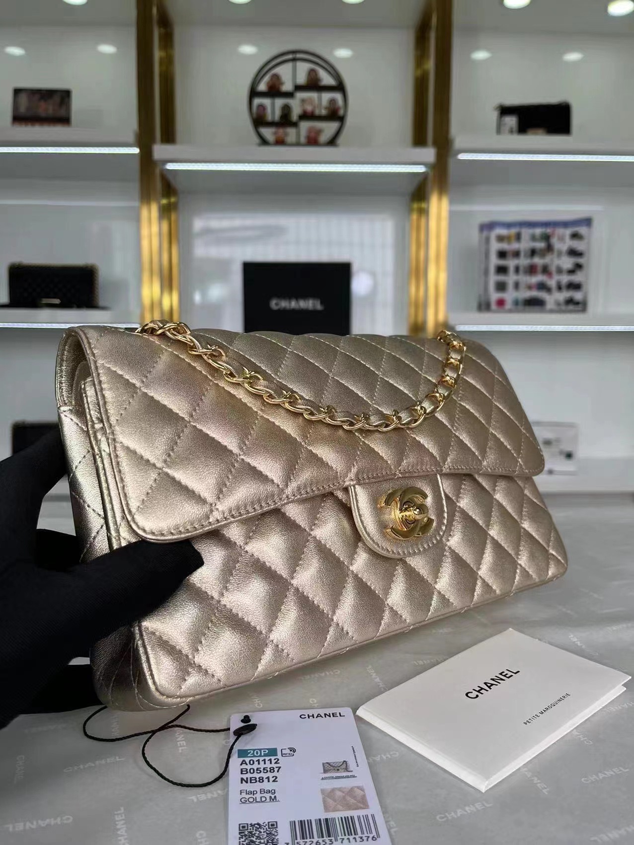 TOP CHANEL Classic Flap Bag Lambskin Medium 25.5cm – Gold & GHW