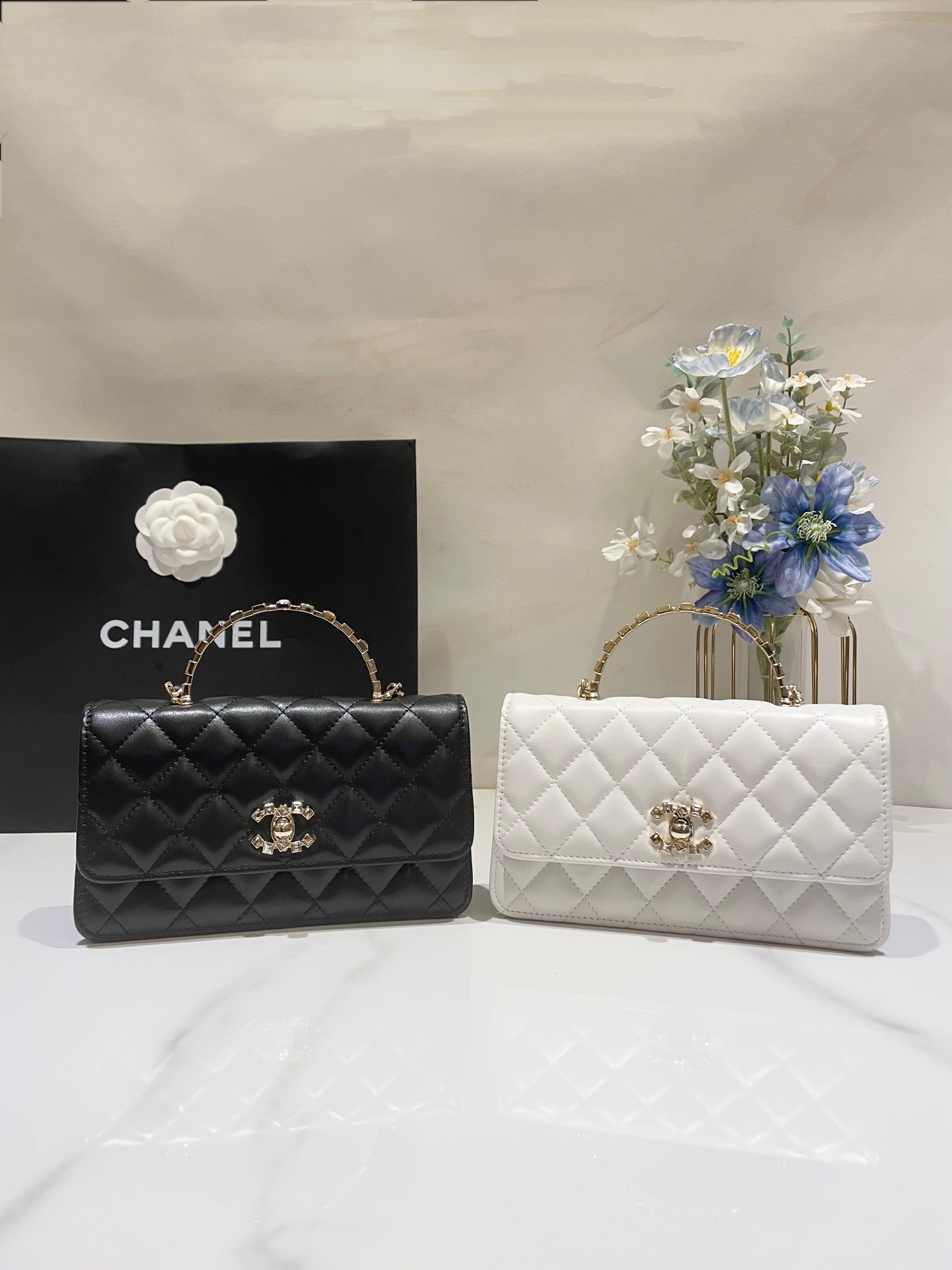 TOP CHANEL Flap Bag with Handle 18.5*11*6cm - 2 Colors