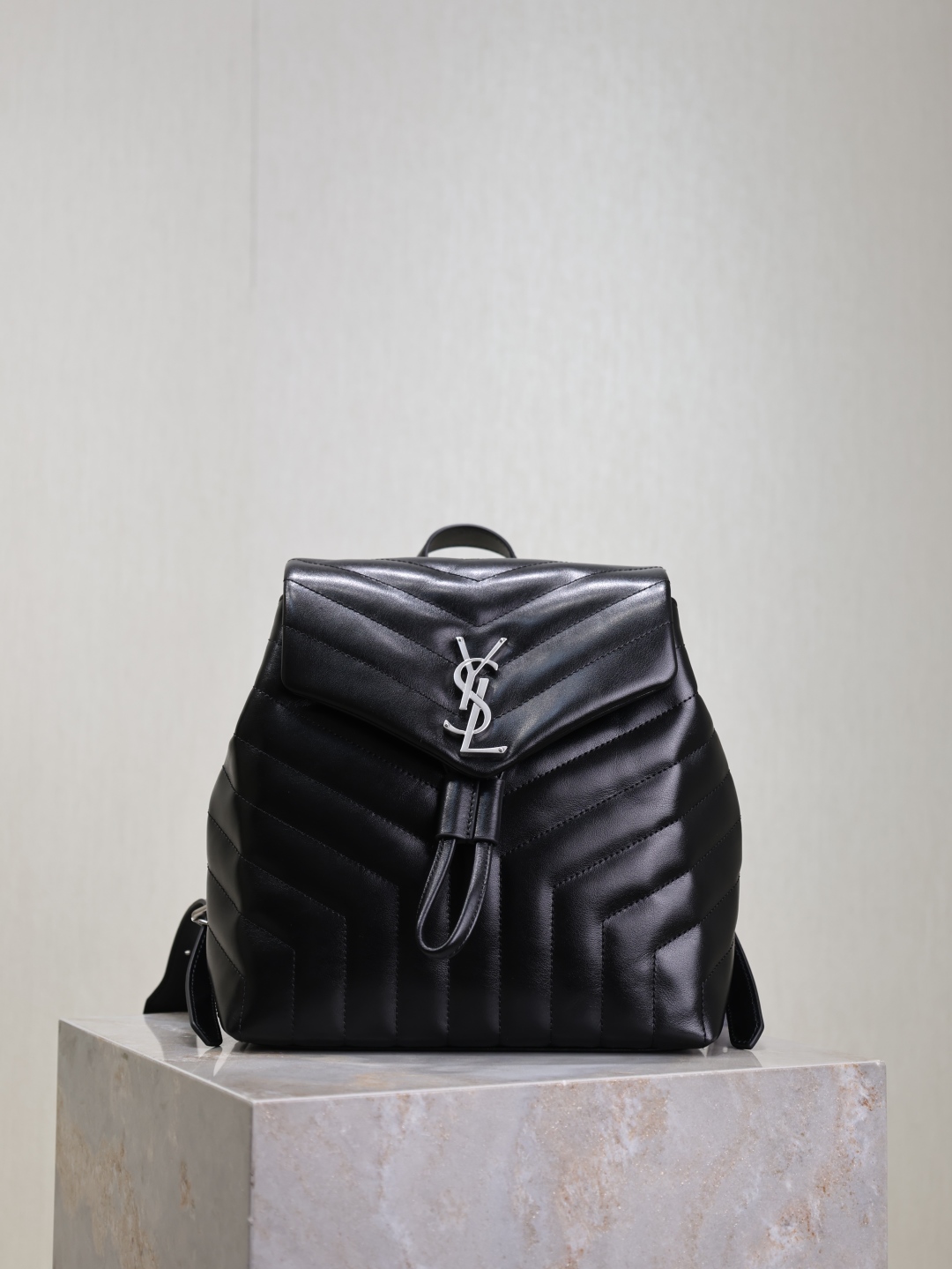 TOP Yves Saint Laurent YSL LouLou Backpack Calfskin 26x22x11cm/33x26x13cm - Black