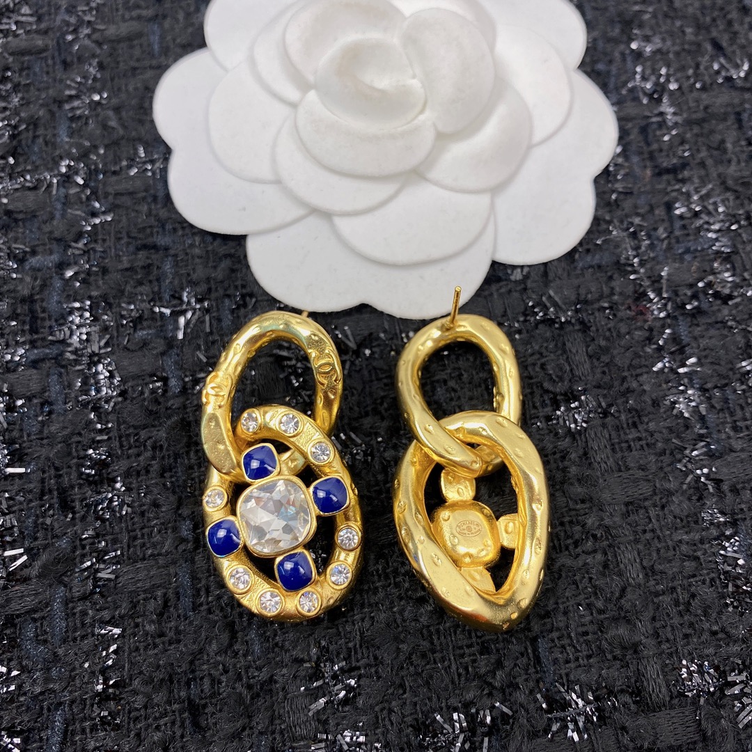 TOP CHANEL Earrings