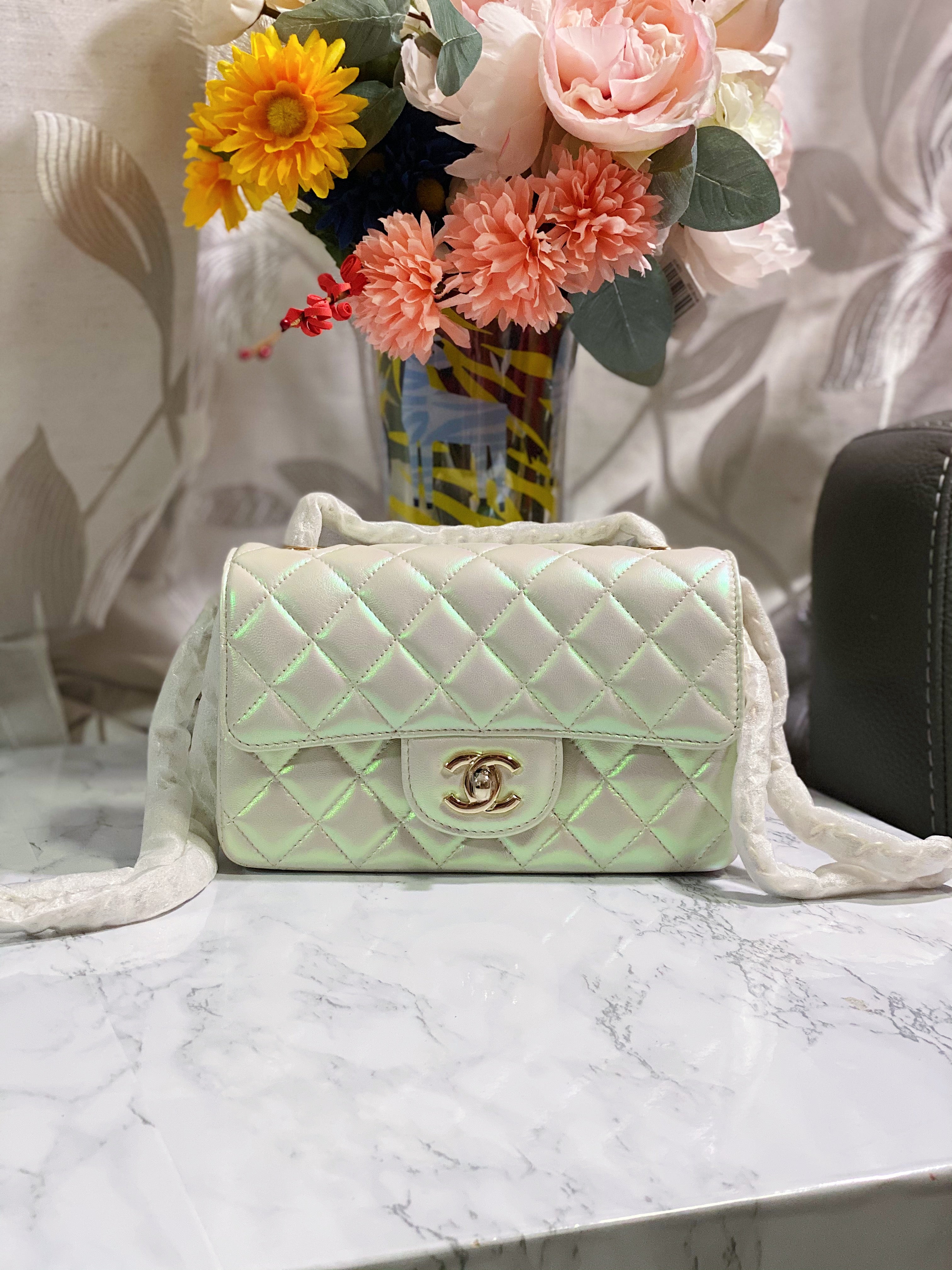 TOP CHANEL Classic Flap Bag Outside Thread Mini 20CM - White Iridescent