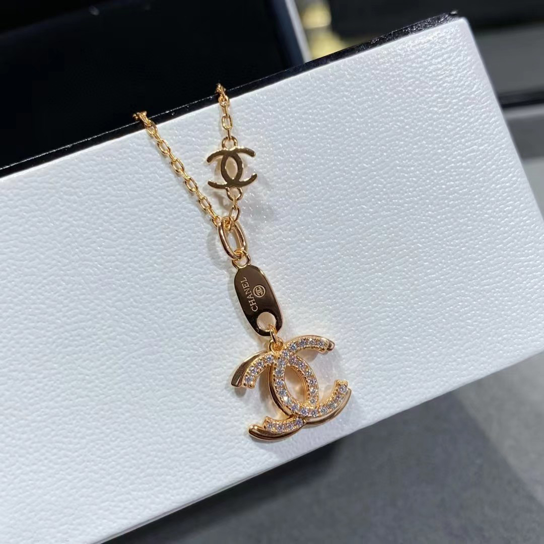 TOP CHANEL Double C Necklace