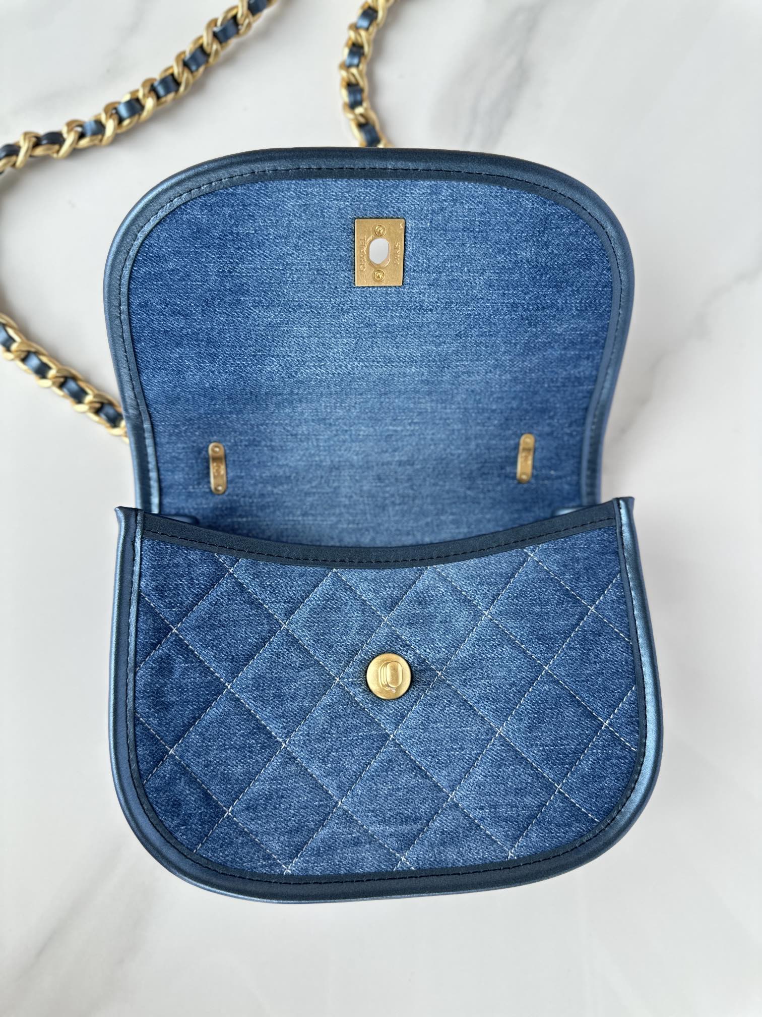 TOP CHANEL Small Messenger Bag 20x16x7.5cm - Denim