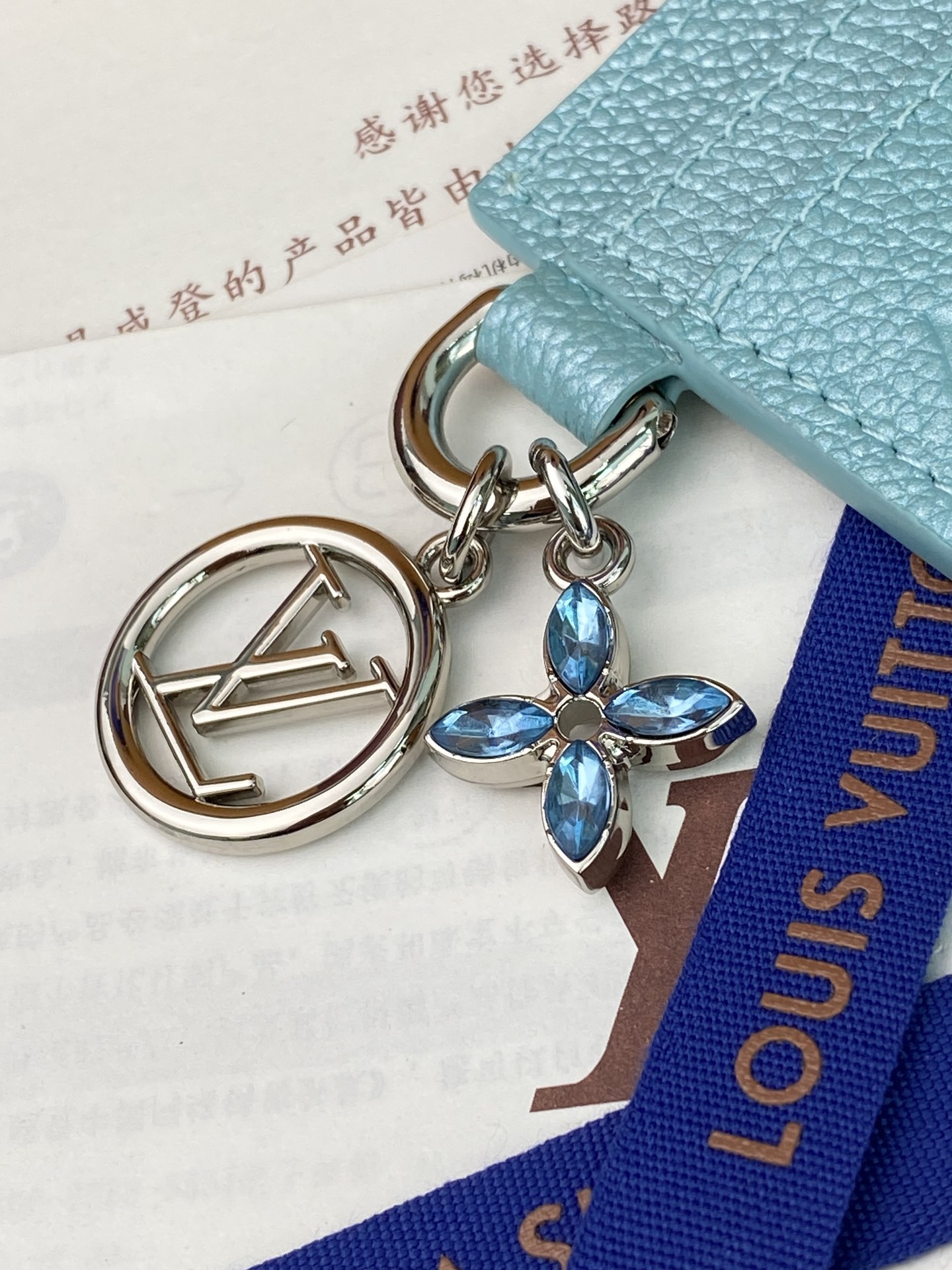 TOP Louis Vuitton LV Ski Charms Card Holder 10.2x7.3x0.3cm - Pearlescent Blue