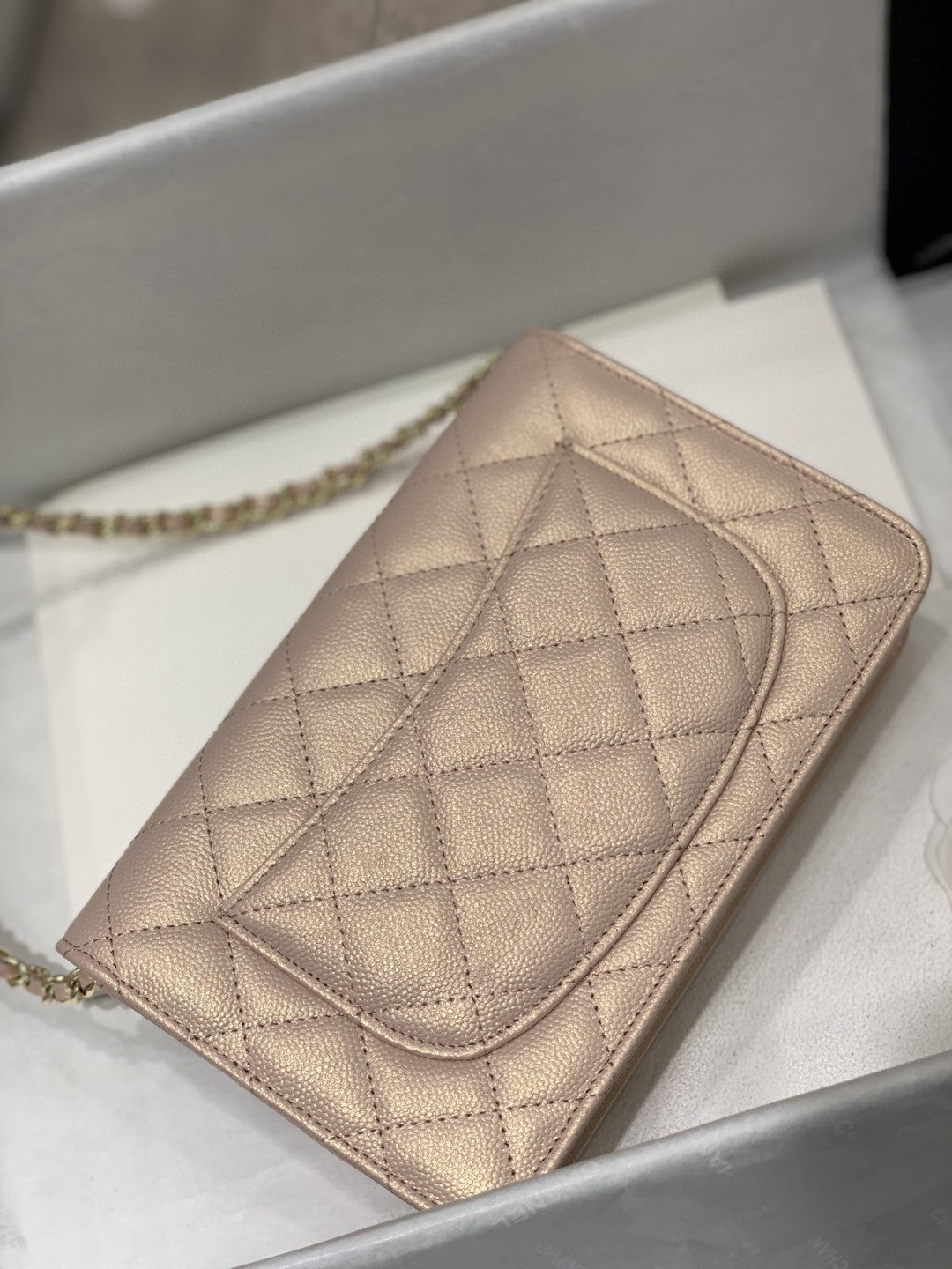 TOP CHANEL WOC Pearl Logo- Iridescent Pink