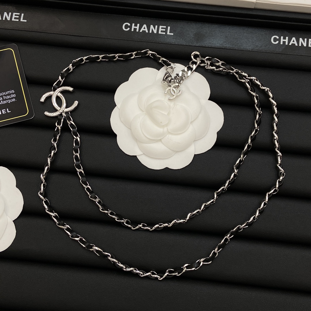 TOP CHANEL CC Necklace - Silver/Black