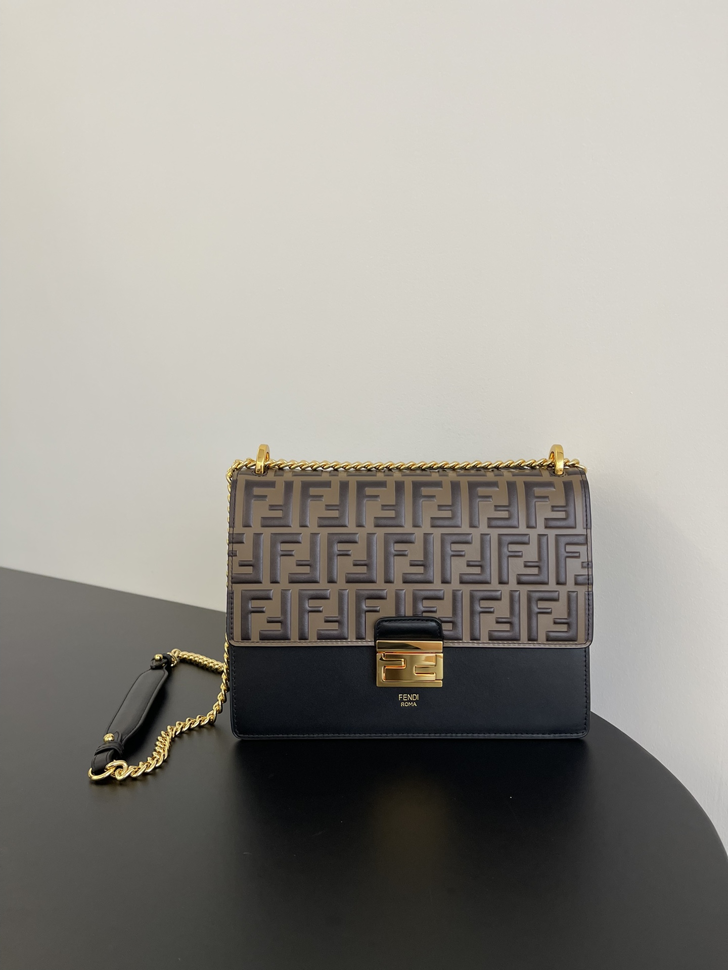 TOP FENDI Kan U Bag 19x13x9cm/25x17x10cm - 2 Color
