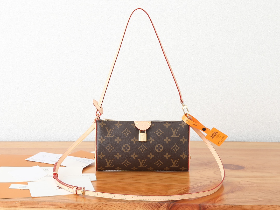 TOP Louis Vuitton LV Pochette Tirette Monogram Bag 22x12x5.5cm - Brown