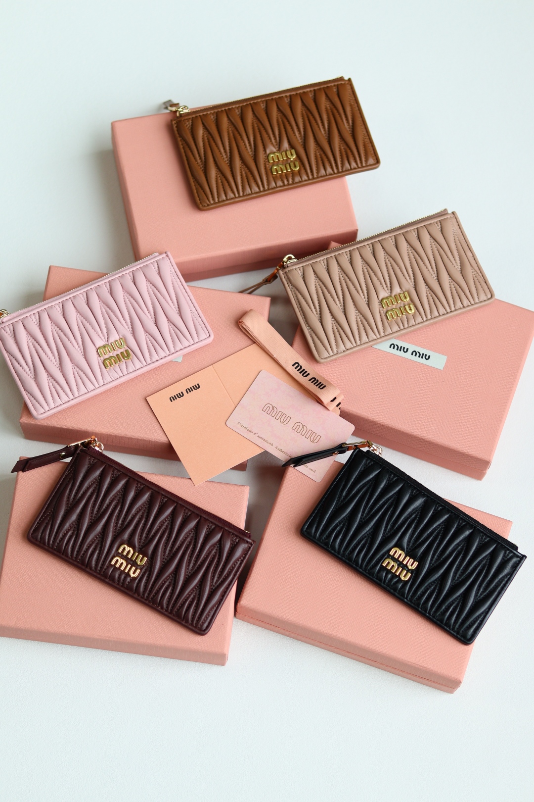 TOP Miu Miu Matelasse Pattern Pocket Wallet 8 x 15 cm - 5 Color