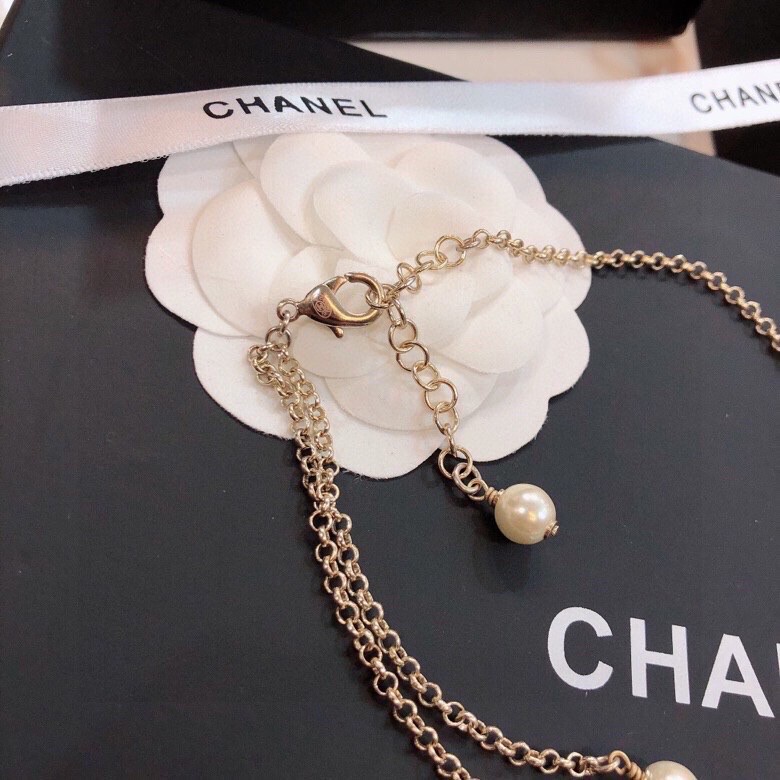 TOP CHANEL Pearl Necklace