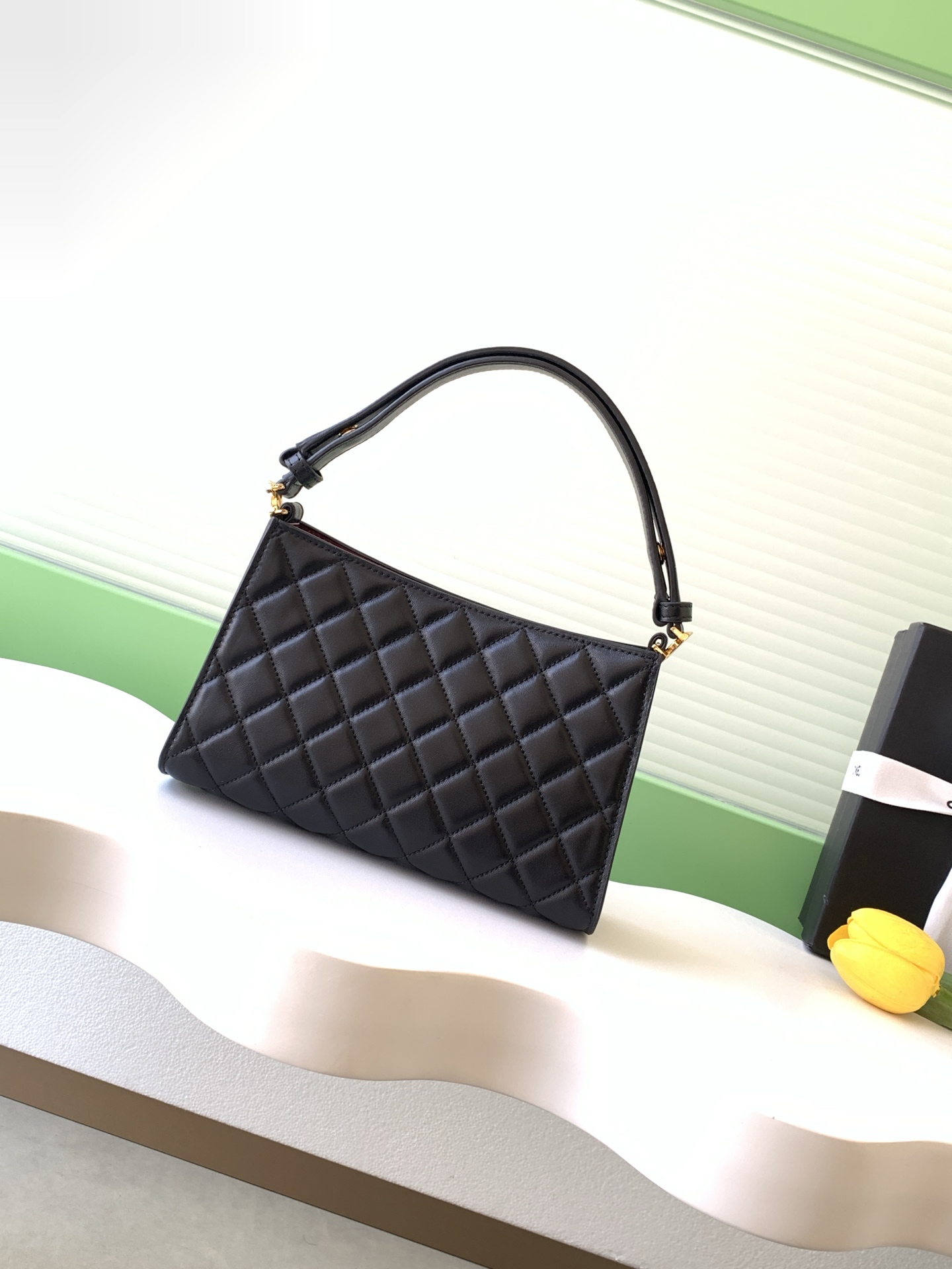 TOP CHANELChristmas Limited Edition Armpit Bag 14-22-7.5CM - 3 Colors